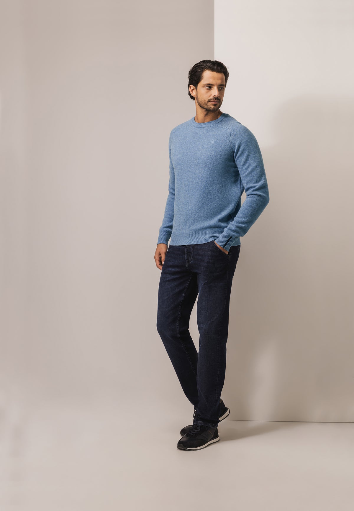 Lambswool jumper with saddle sleeves
