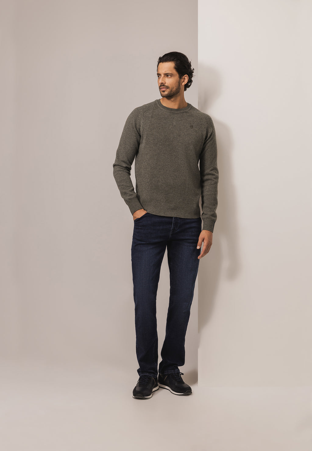 Lambswool jumper with saddle sleeves