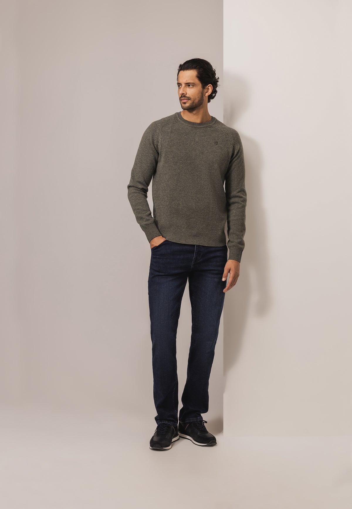 Lambswool jumper with saddle sleeves