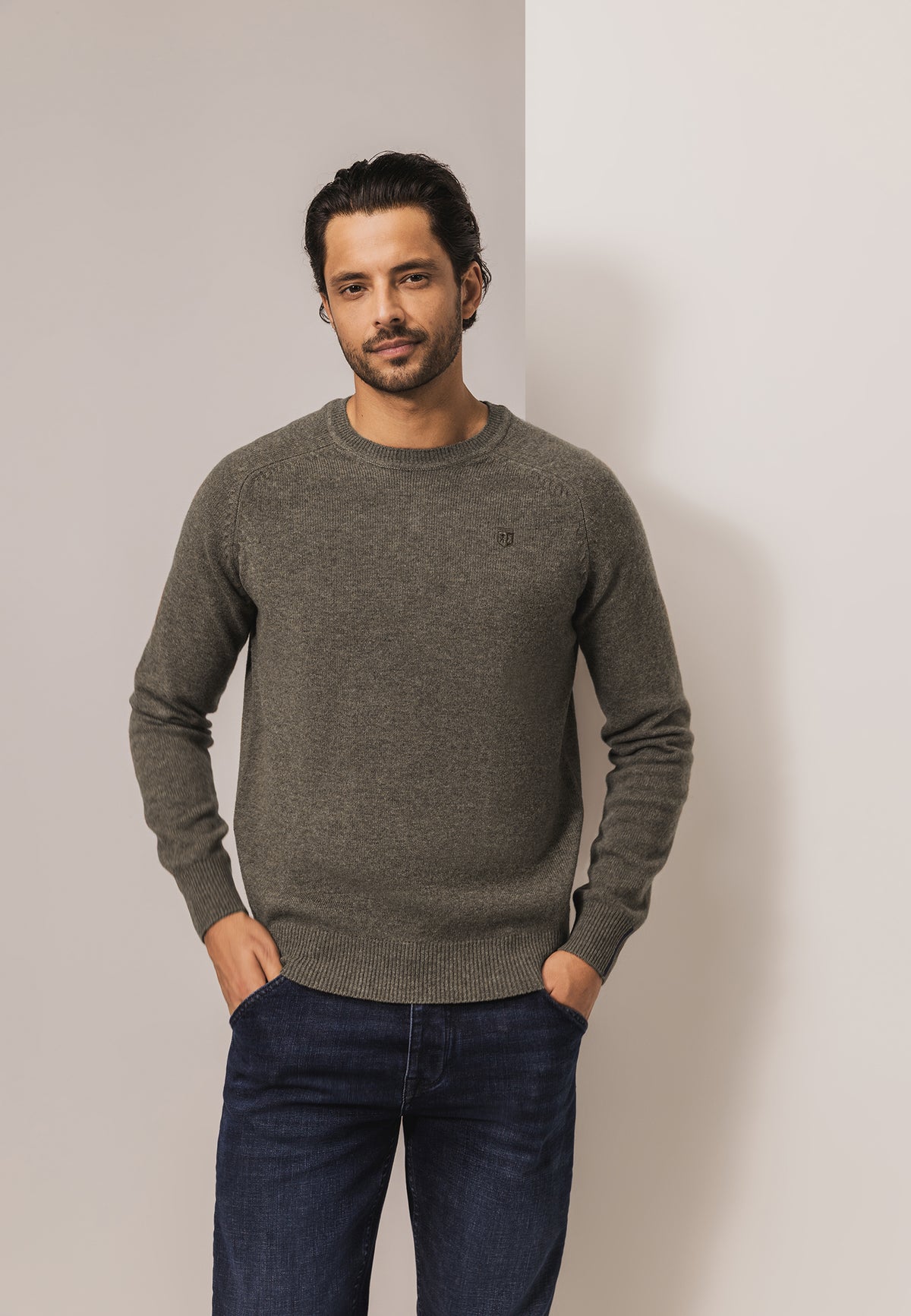 Lambswool jumper with saddle sleeves