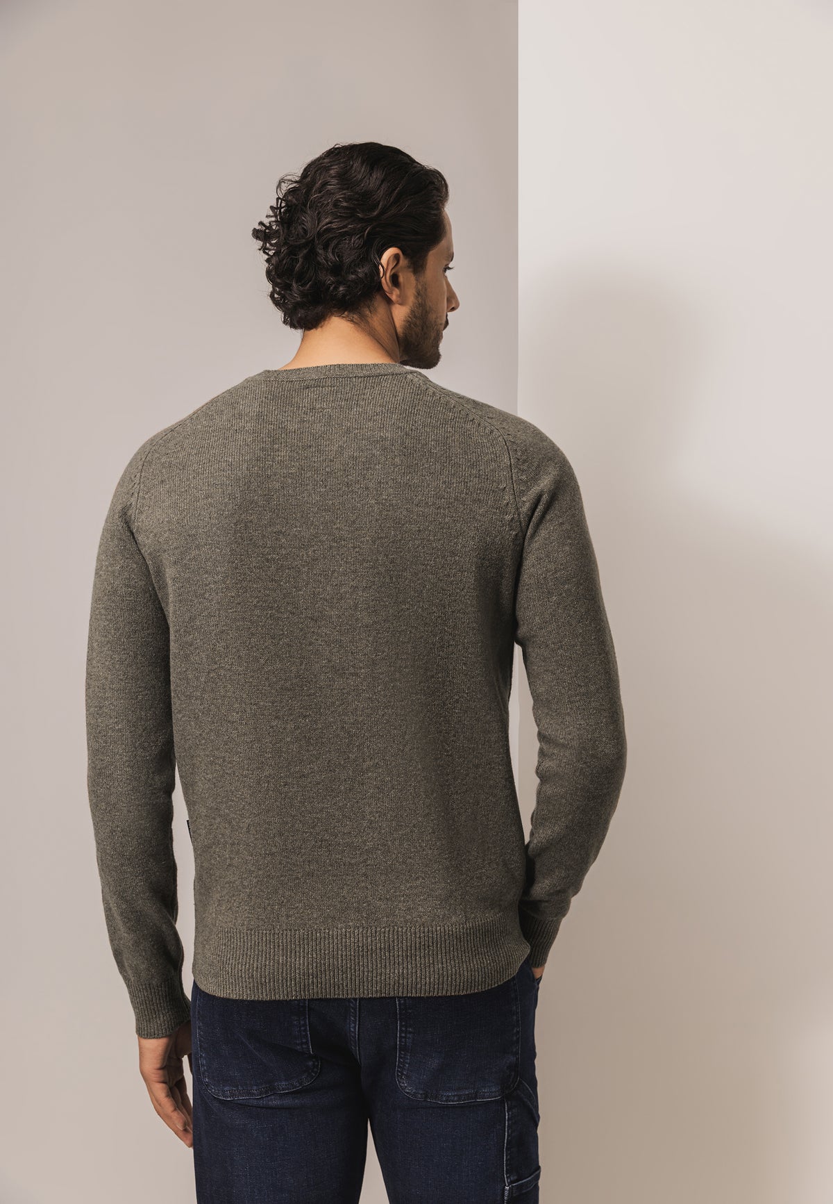 Lambswool jumper with saddle sleeves