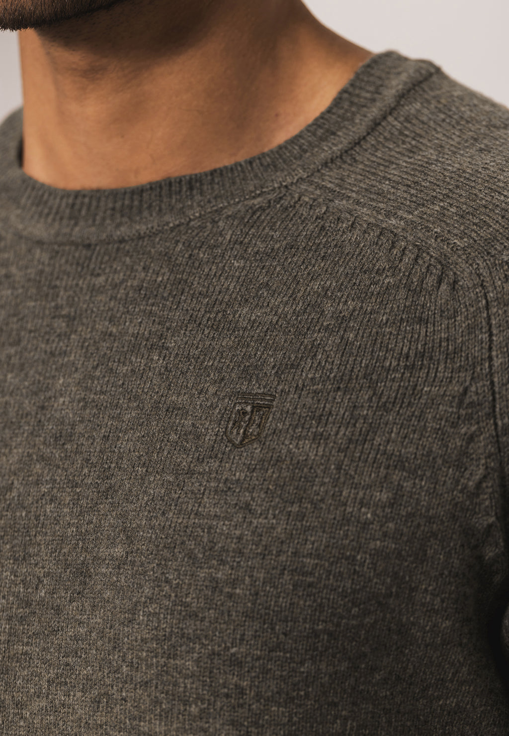 Lambswool jumper with saddle sleeves