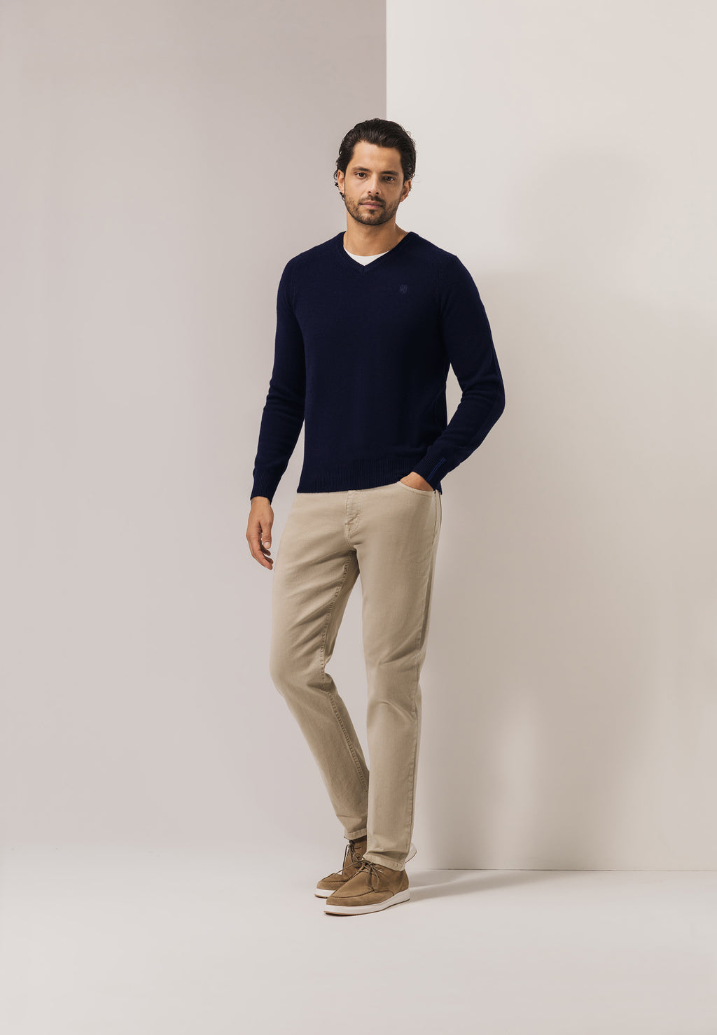 Jumper made of lambswool with V-neck
