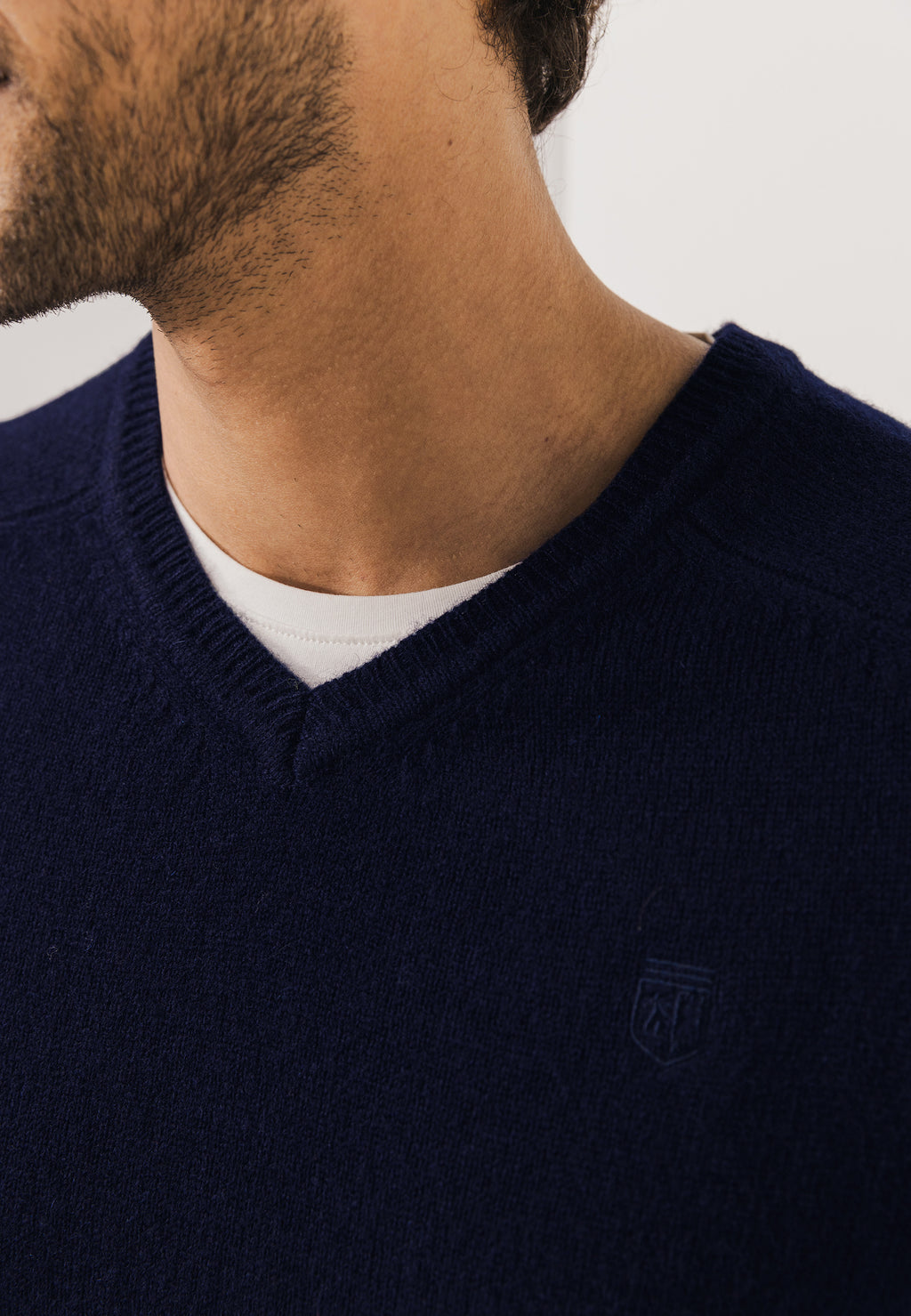 Jumper made of lambswool with V-neck