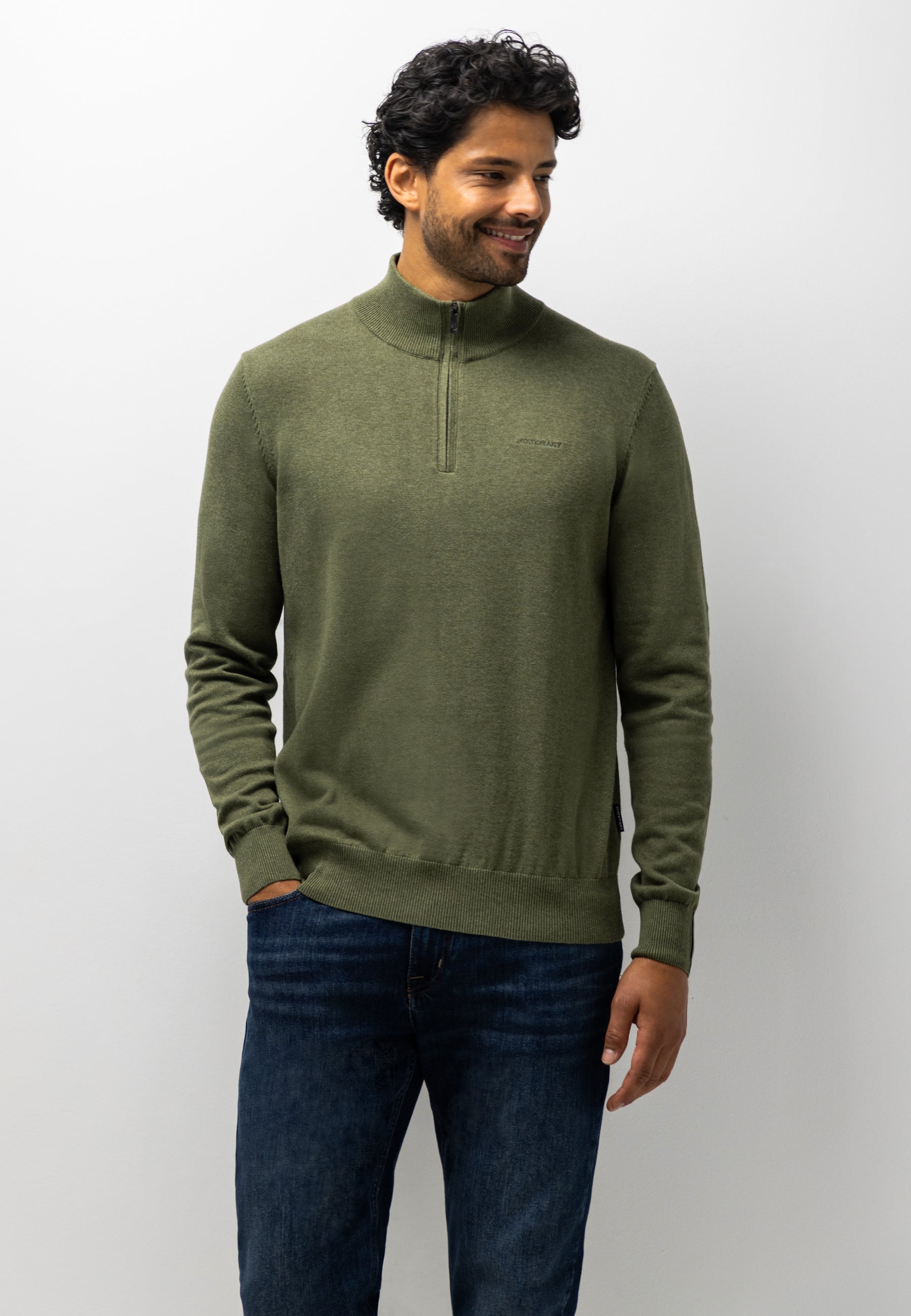 Pull avec demi-zip et broderie