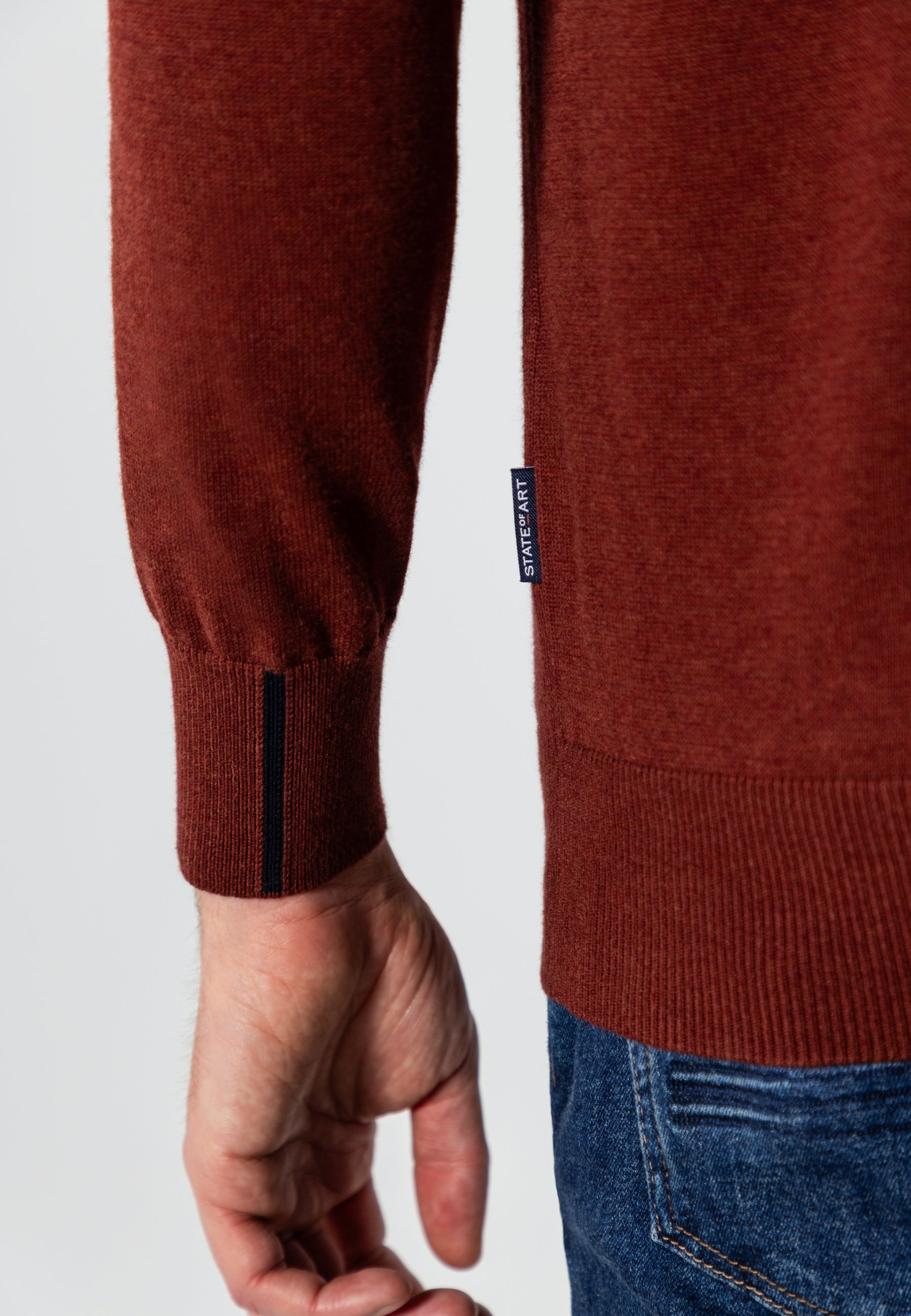 Pull avec demi-zip et broderie