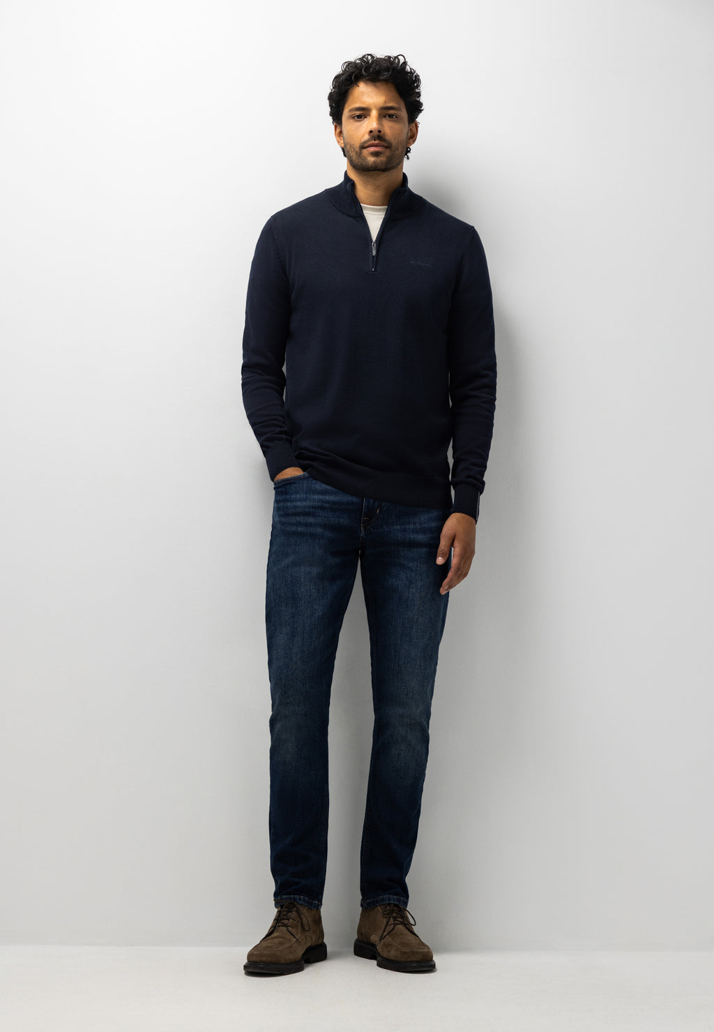 Pull avec demi-zip et broderie