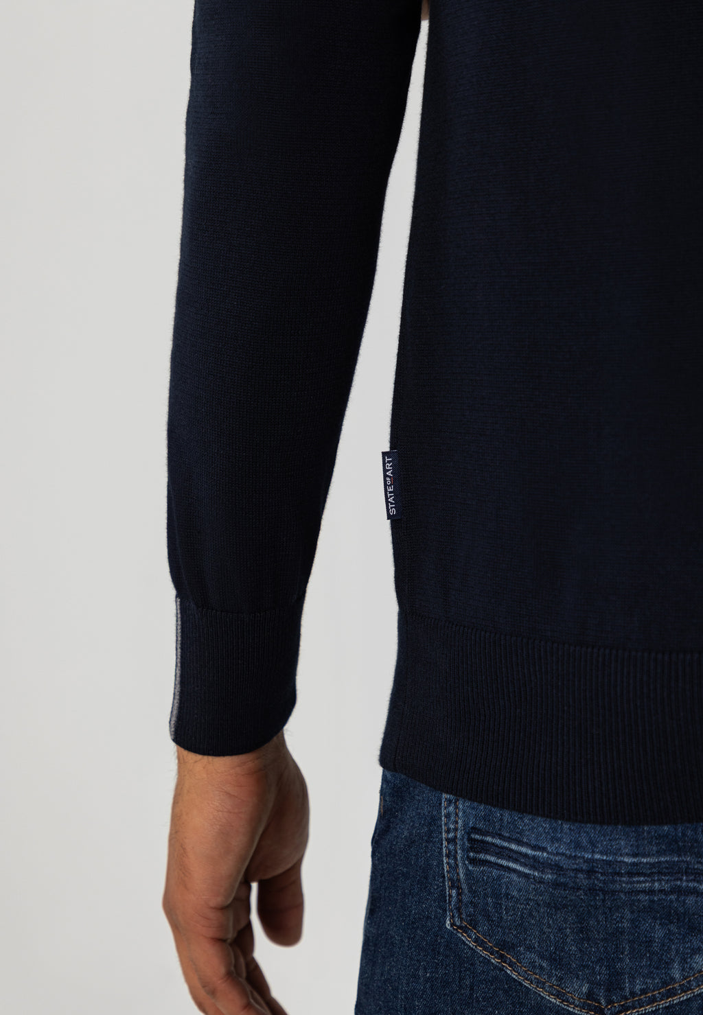 Pull avec demi-zip et broderie