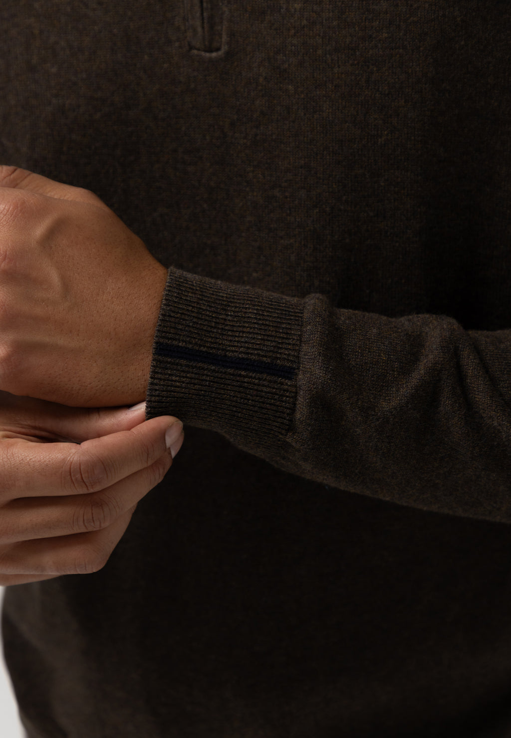 Pullover mit halbem Reißverschluss und Stickerei