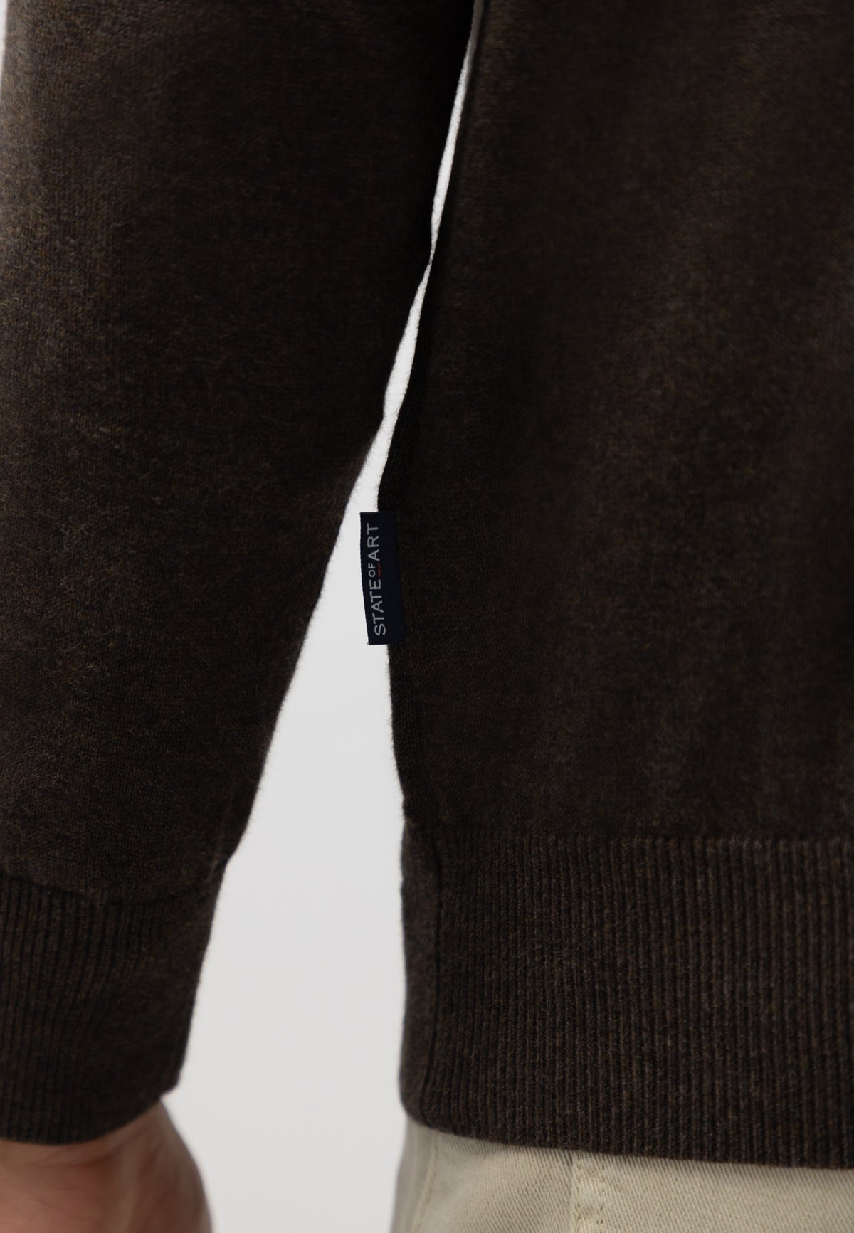 Pullover mit halbem Reißverschluss und Stickerei