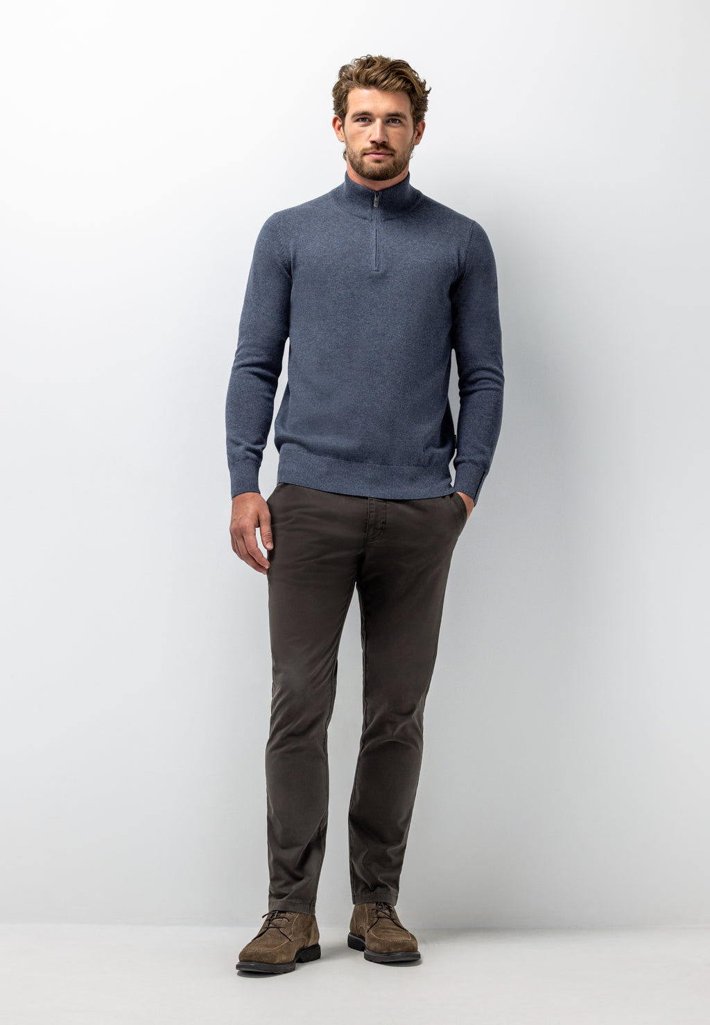 Pull avec demi-zip et broderie