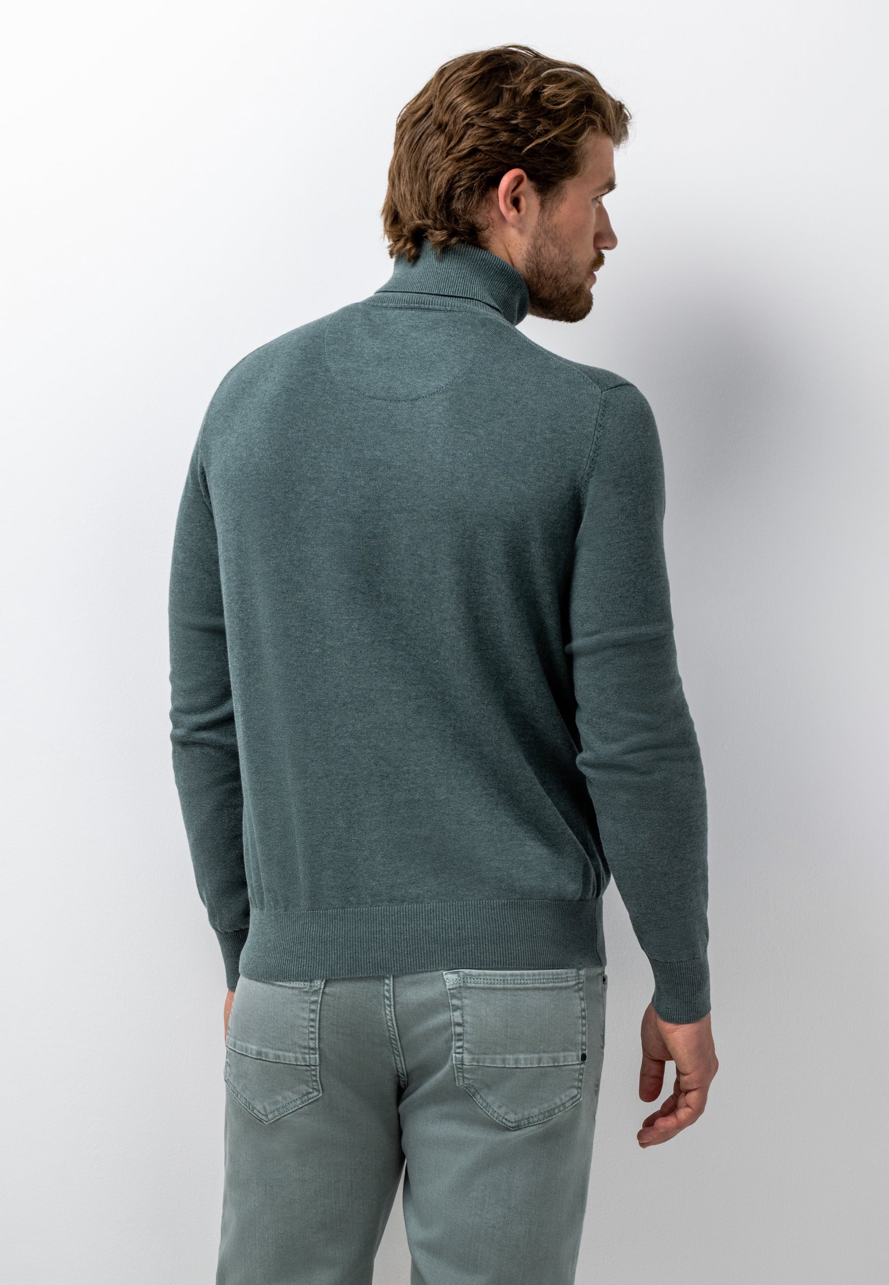 Fine-knit cotton turtleneck jumper