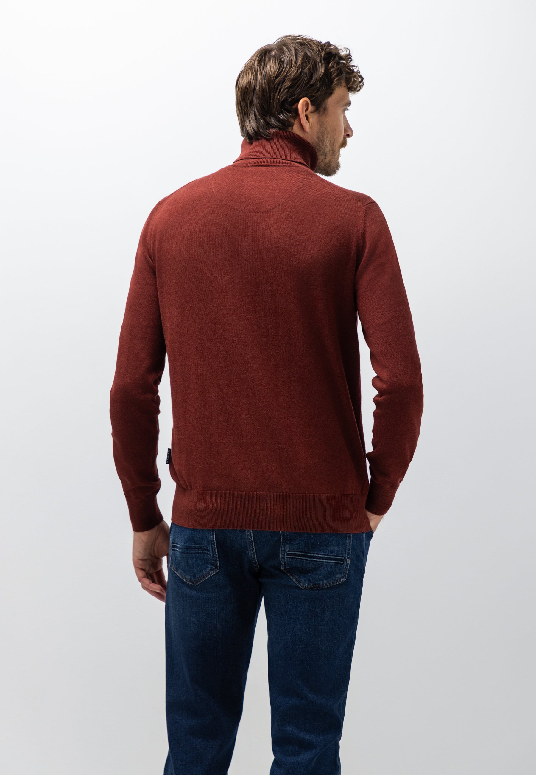 Fine-knit cotton turtleneck jumper