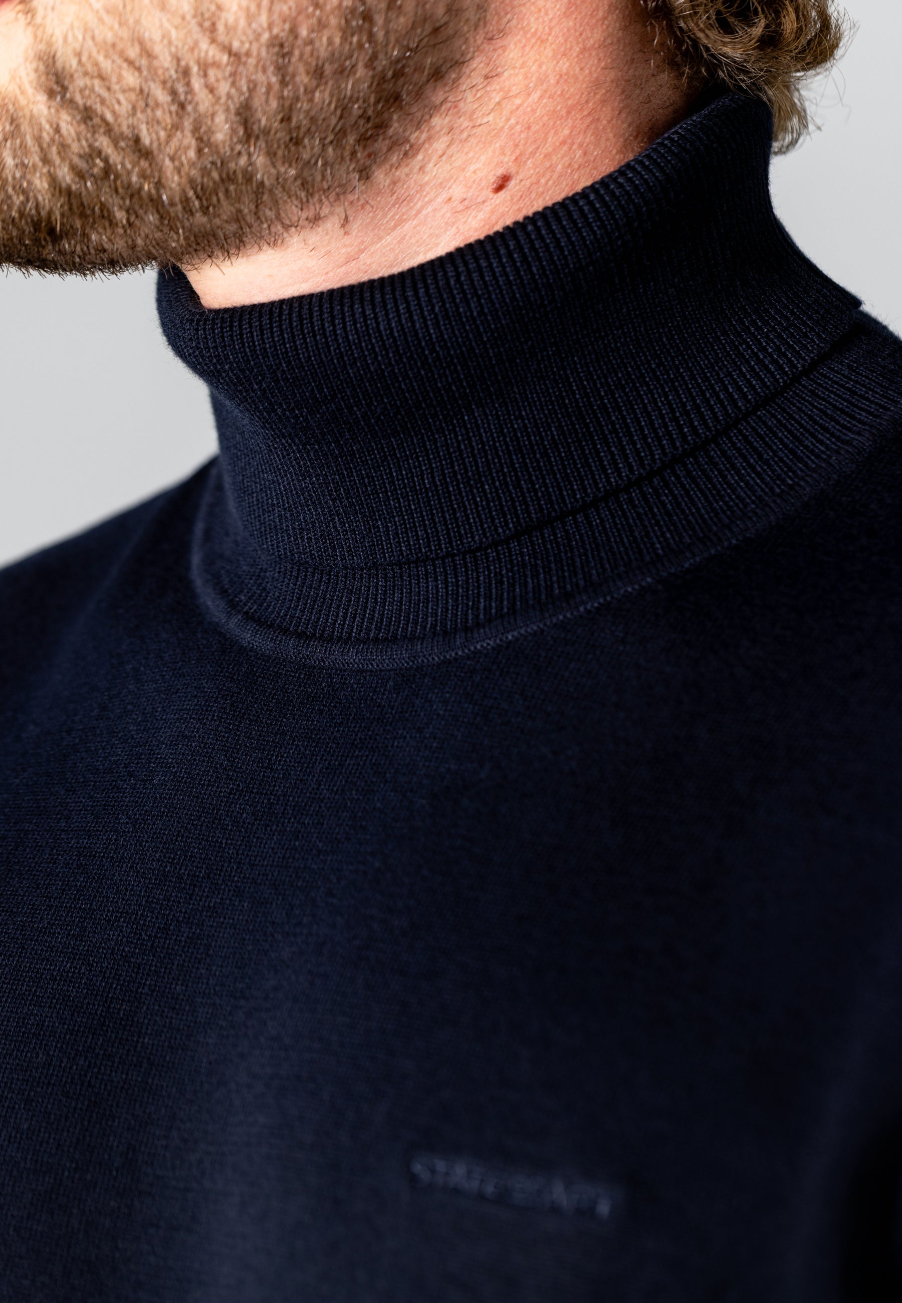 Fine-knit cotton turtleneck jumper