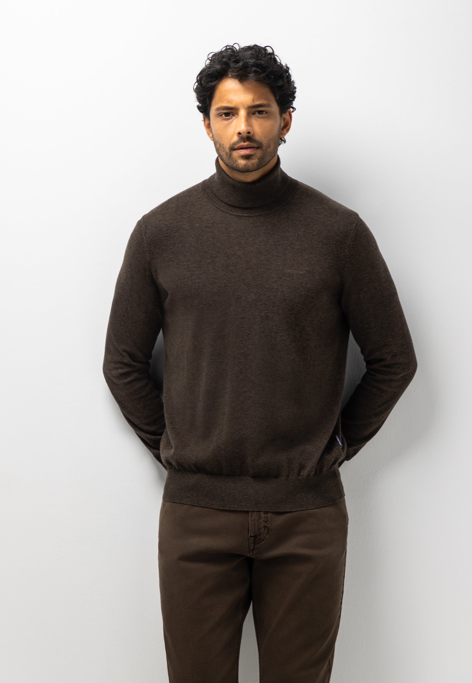 Fine-knit cotton turtleneck jumper