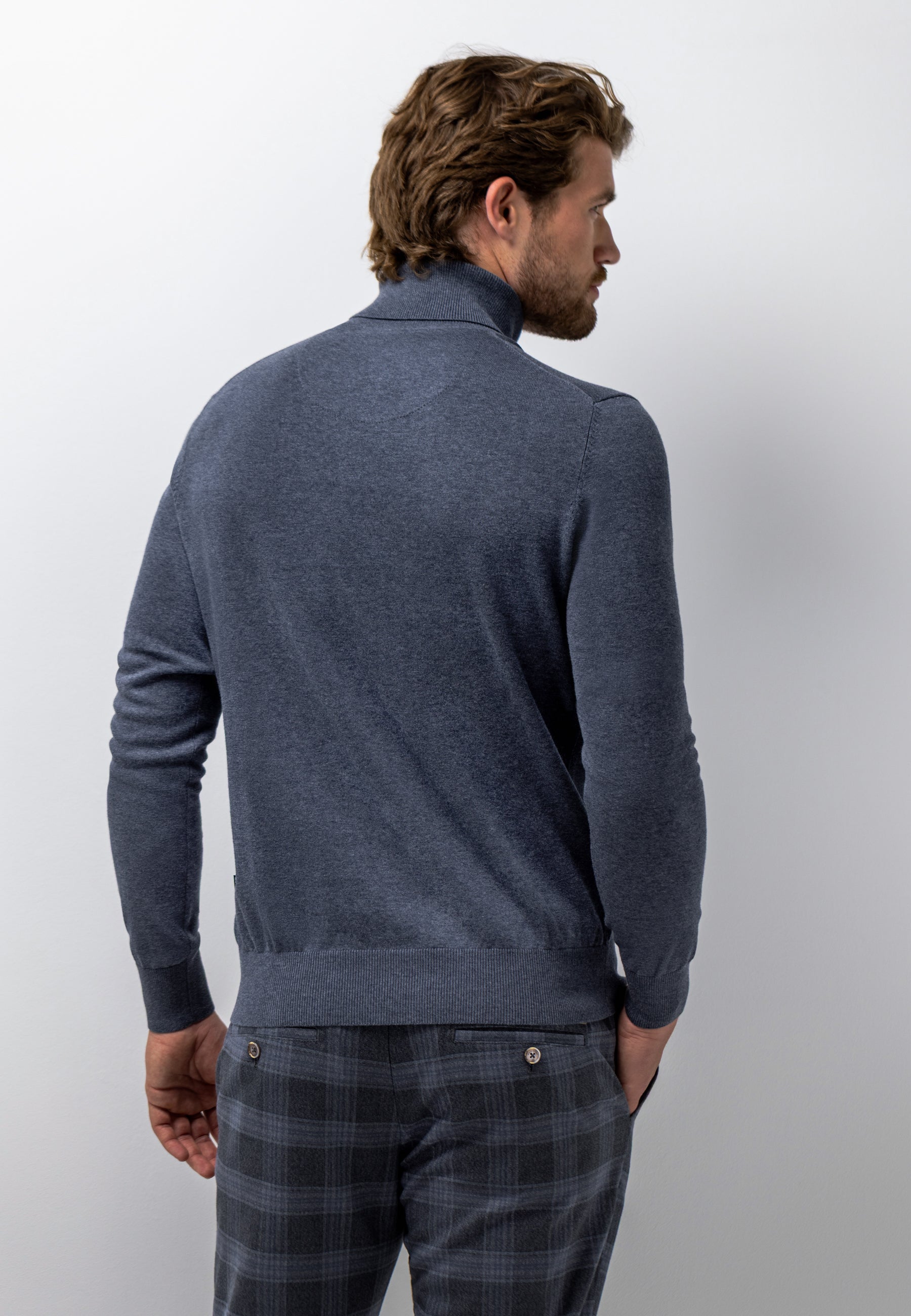 Fine-knit cotton turtleneck jumper