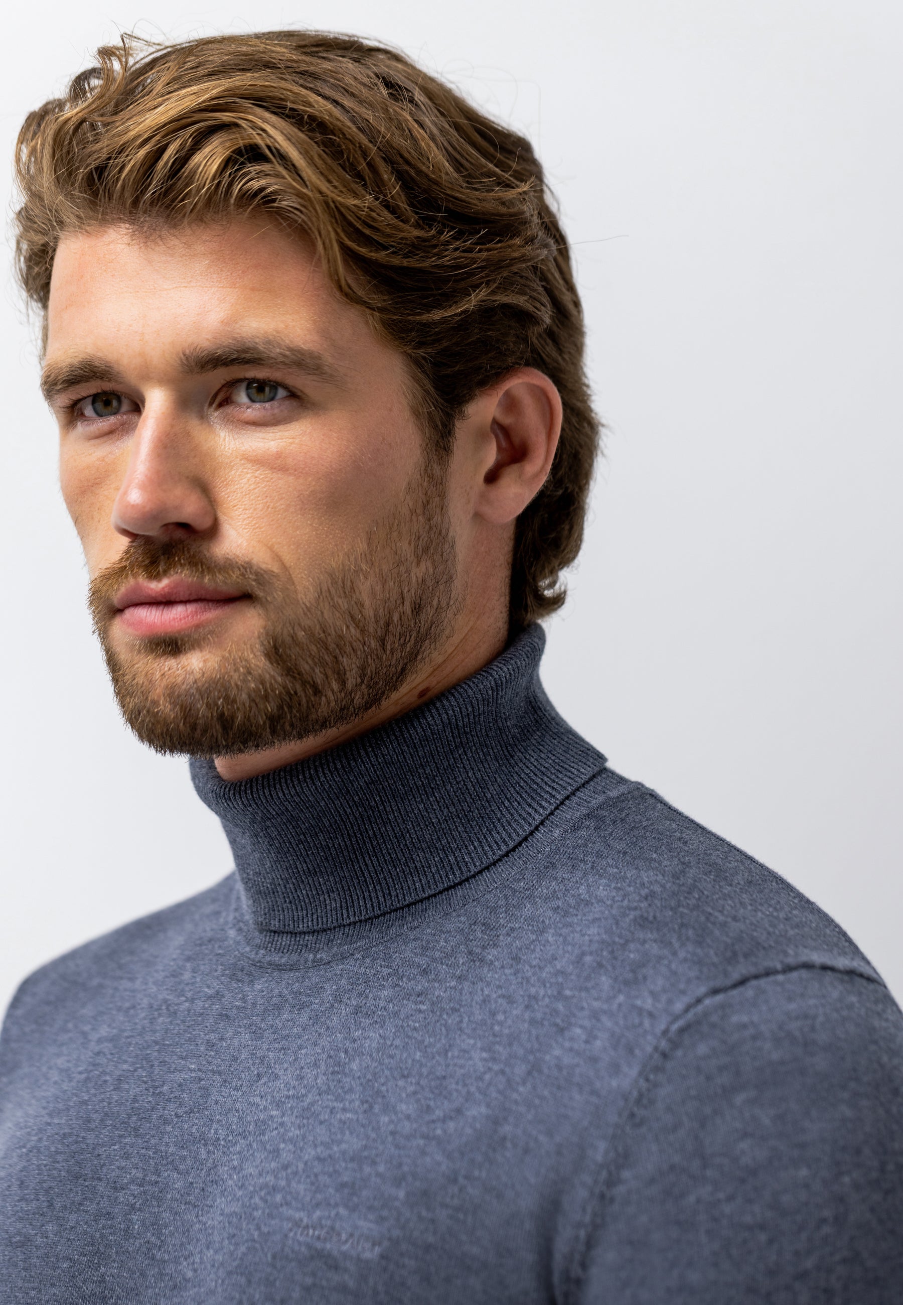 Fine-knit cotton turtleneck jumper