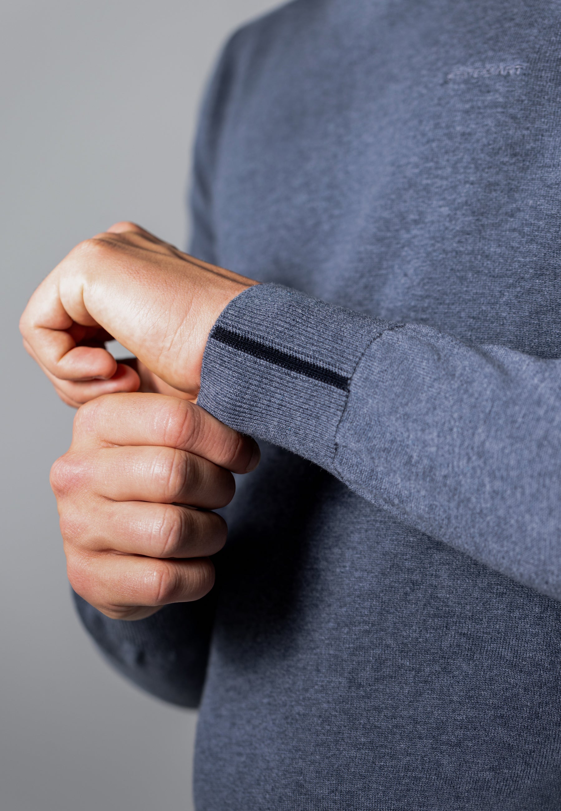 Fine-knit cotton turtleneck jumper