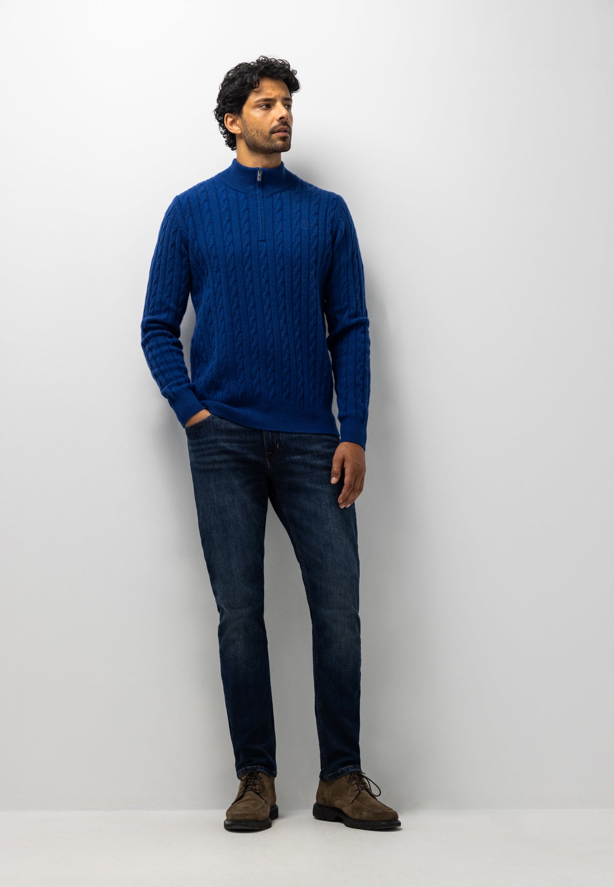 Cable-knit jumper with half zip