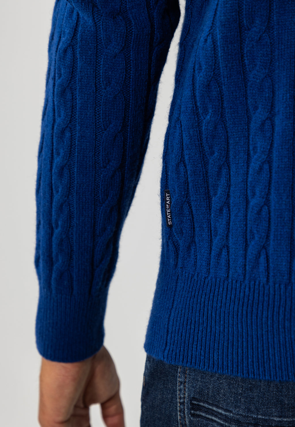 Cable-knit jumper with half zip
