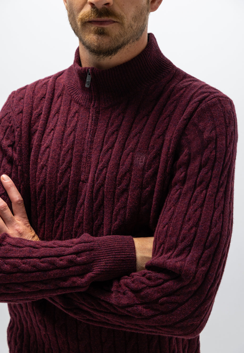 Cable-knit jumper with half zip