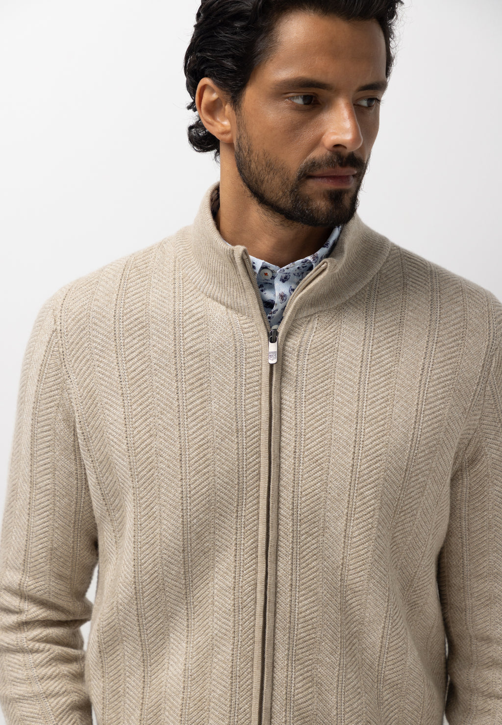 Strickjacke aus Lammwollmischung