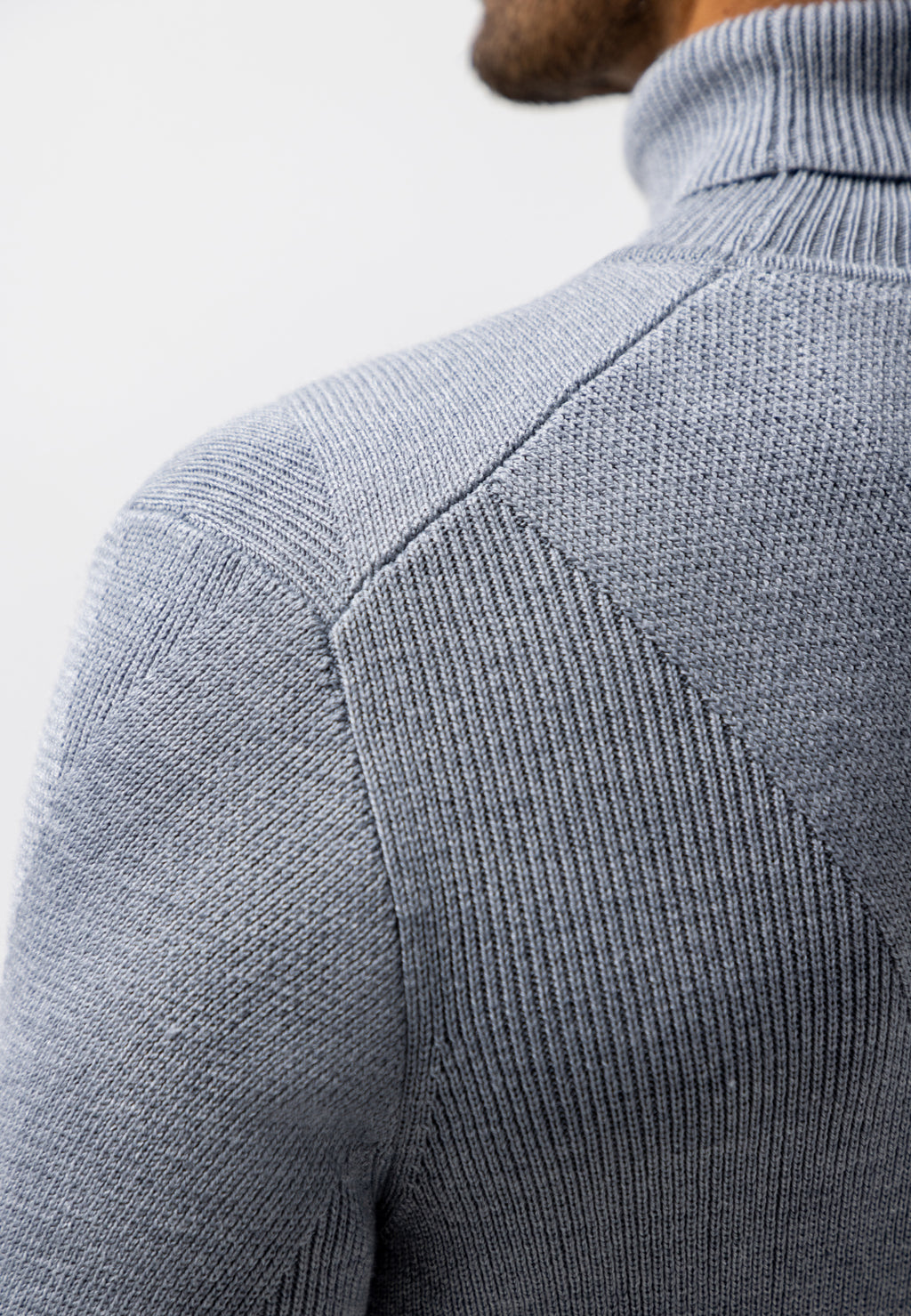 Gebreide coltrui met structuurpatroon