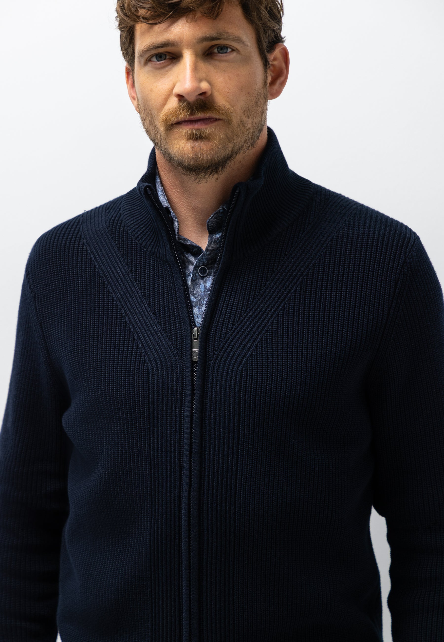 Cardigan à fermeture zippée bidirectionnelle