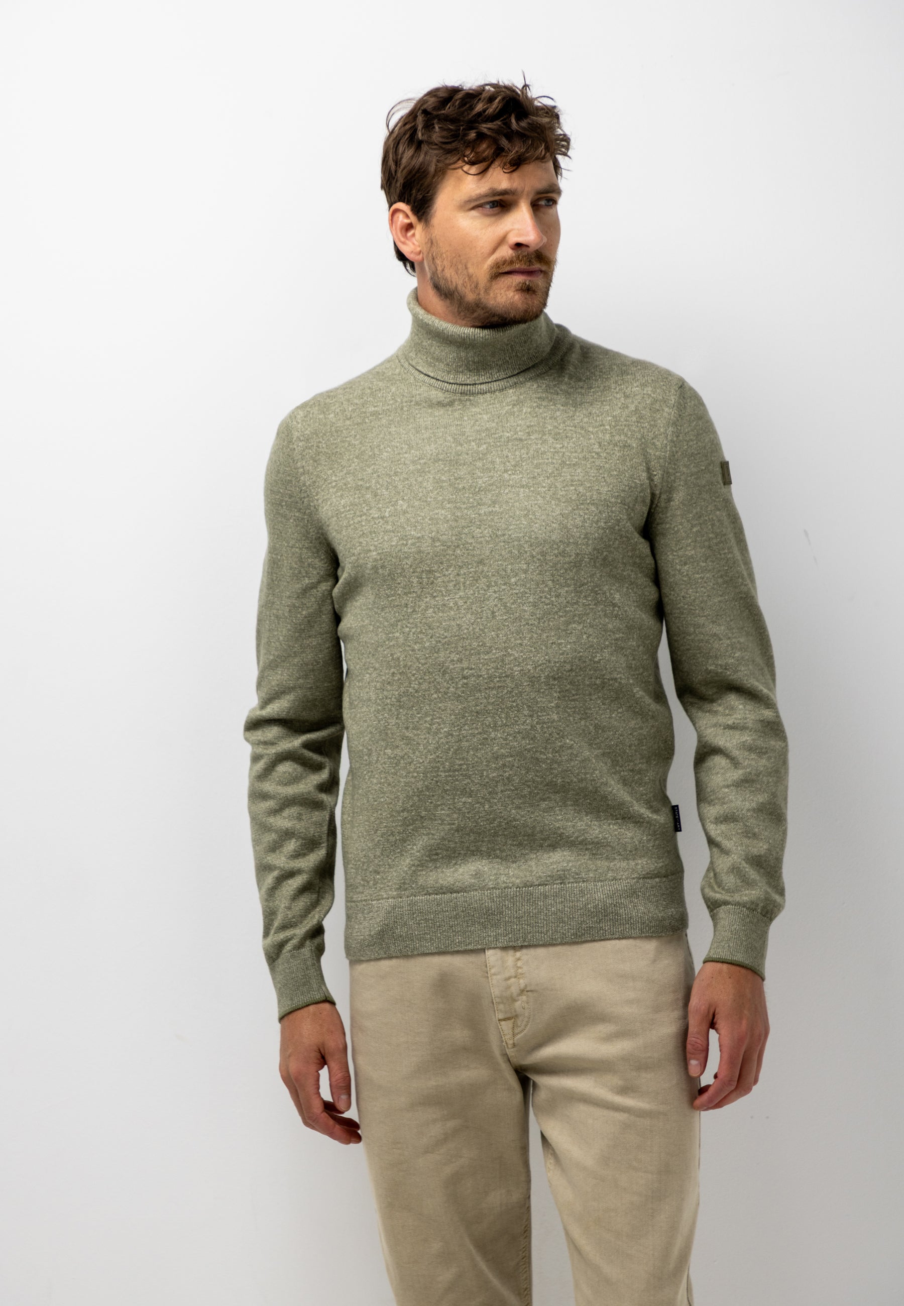 Turtleneck jumper with organic cotton