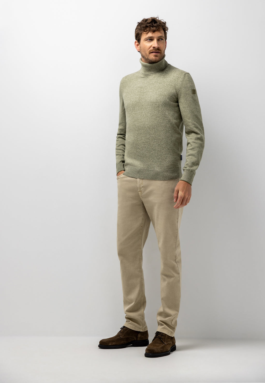 Pull à col roulé avec du coton biologique