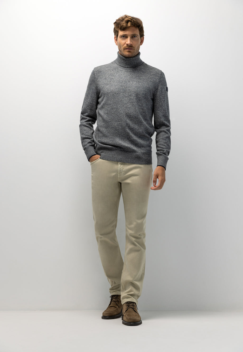 Pull à col roulé avec du coton biologique