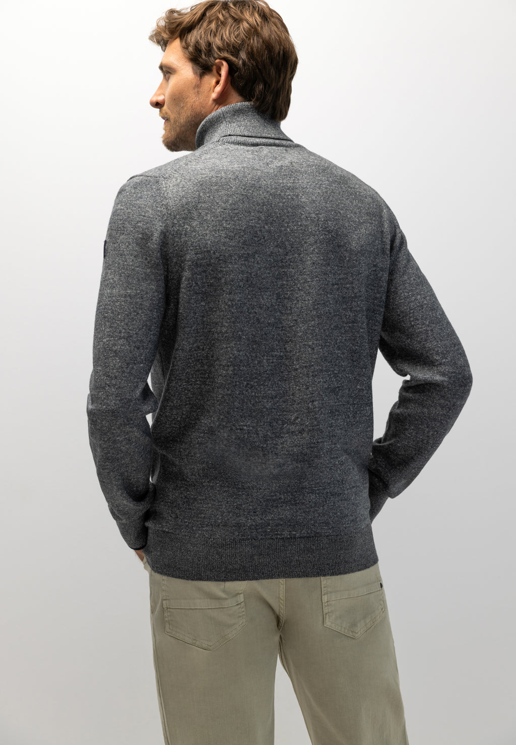 Pull à col roulé avec du coton biologique