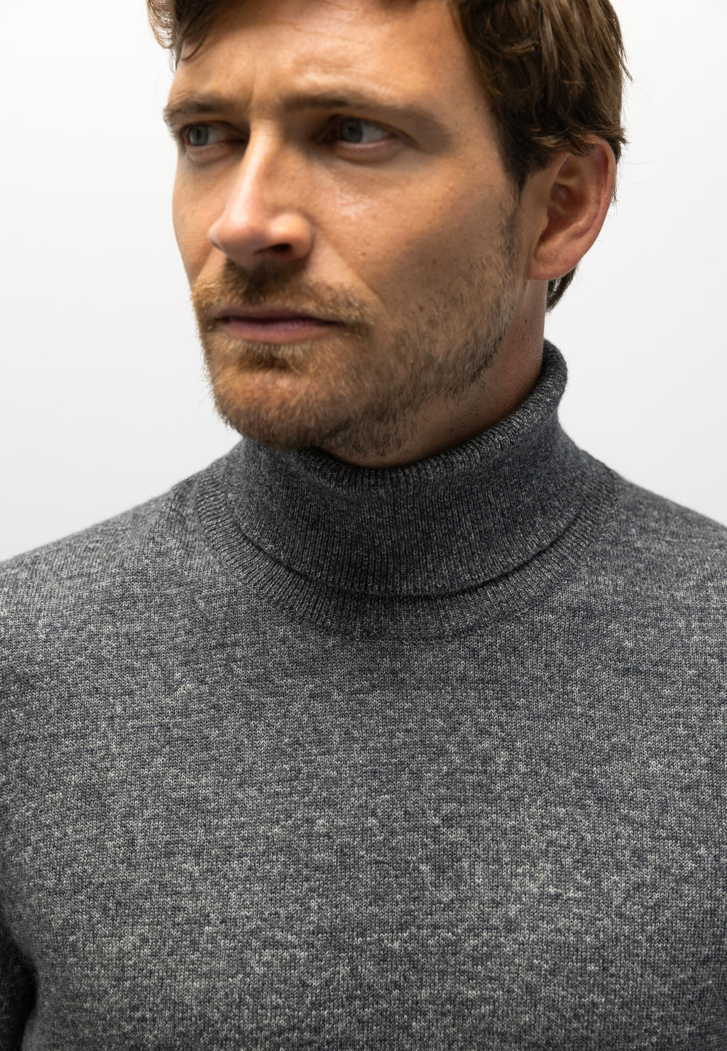 Pull à col roulé avec du coton biologique