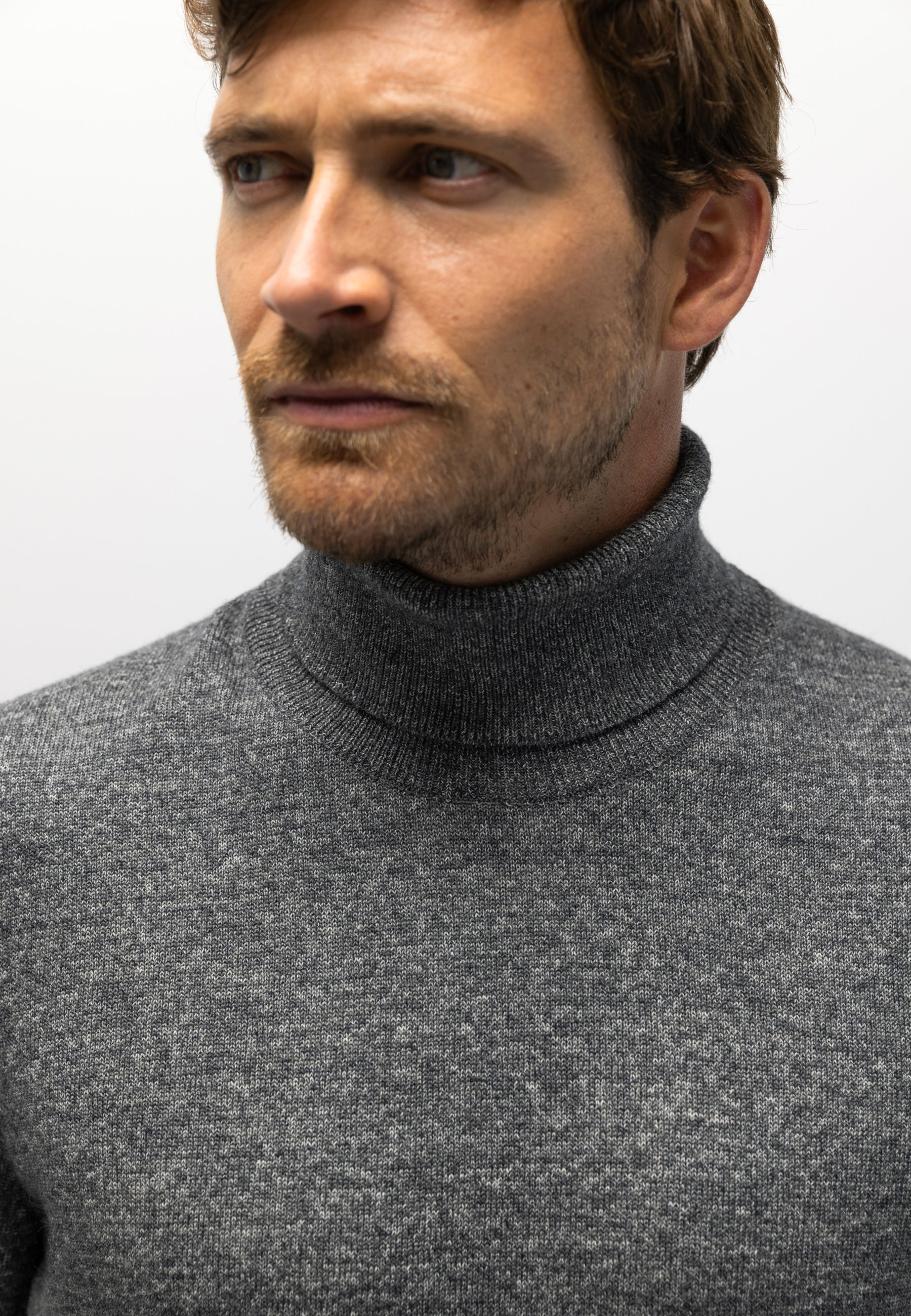 Turtleneck jumper with organic cotton