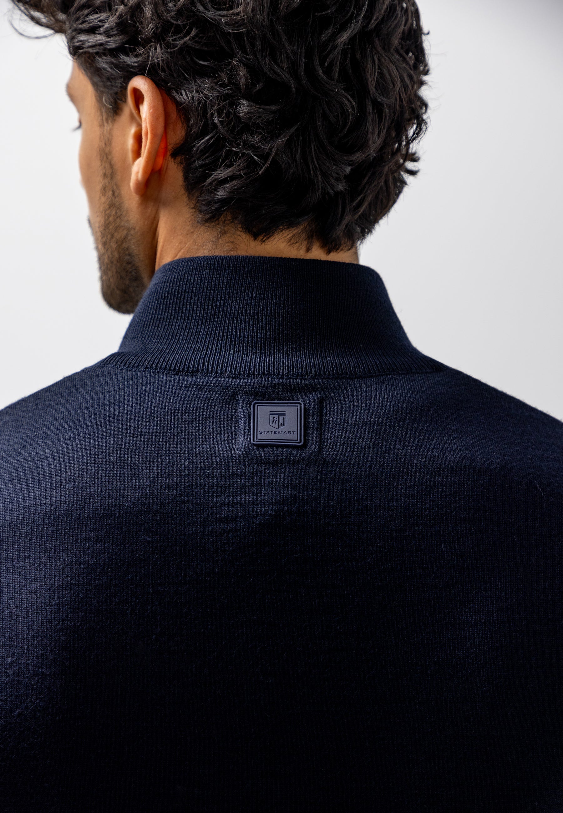 Knitted gilet with side pockets