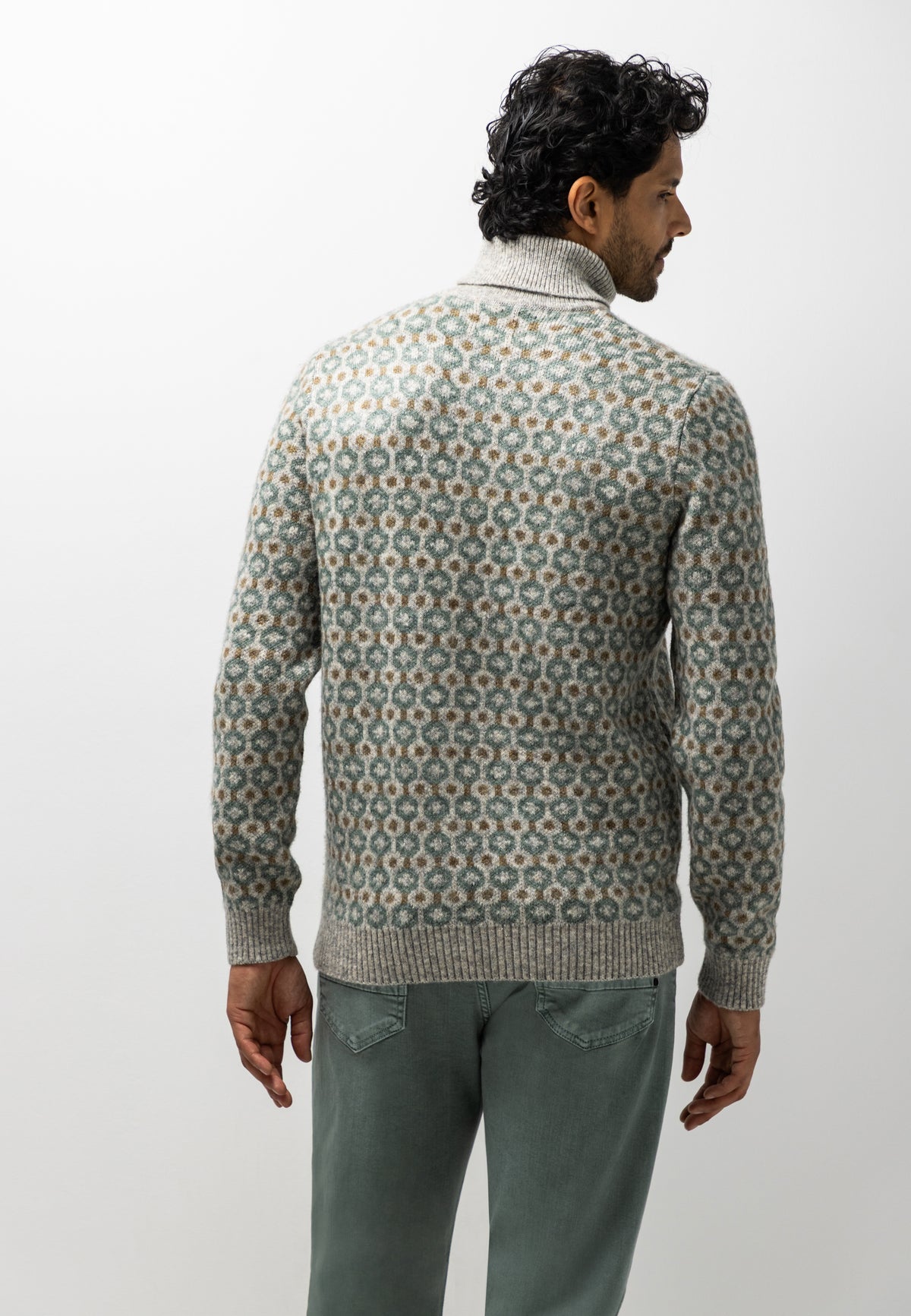 Turtleneck jumper with organic cotton