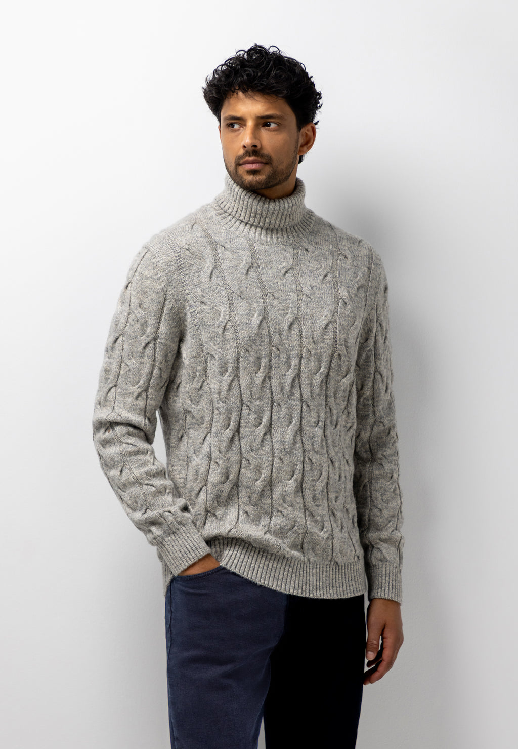 Pull à col roulé à motif torsadé