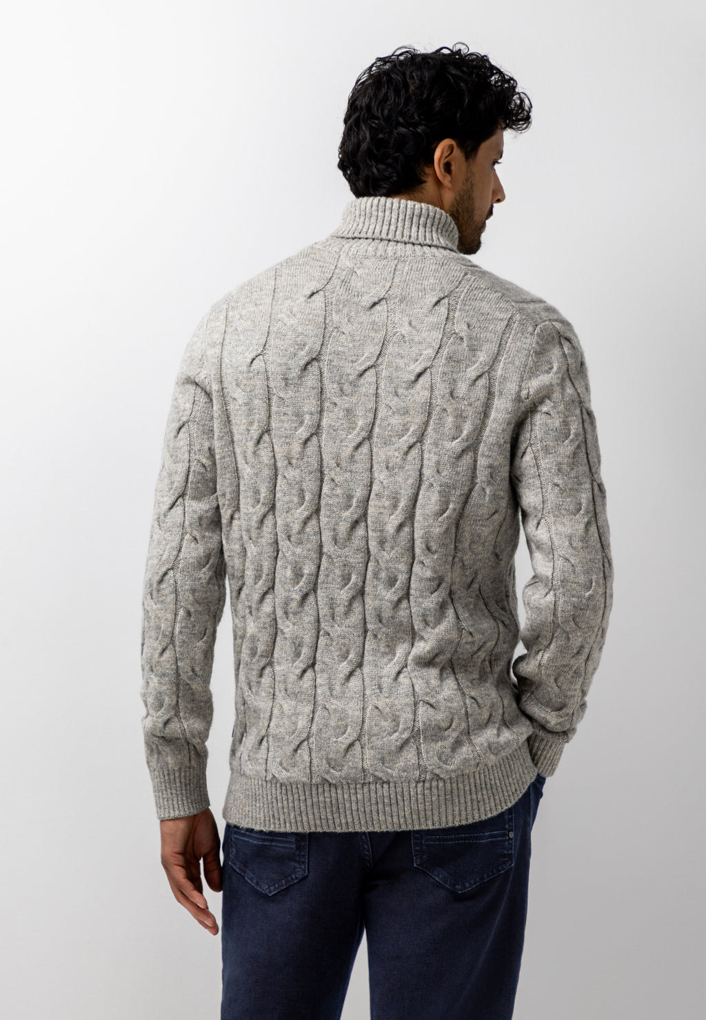 Pull à col roulé à motif torsadé