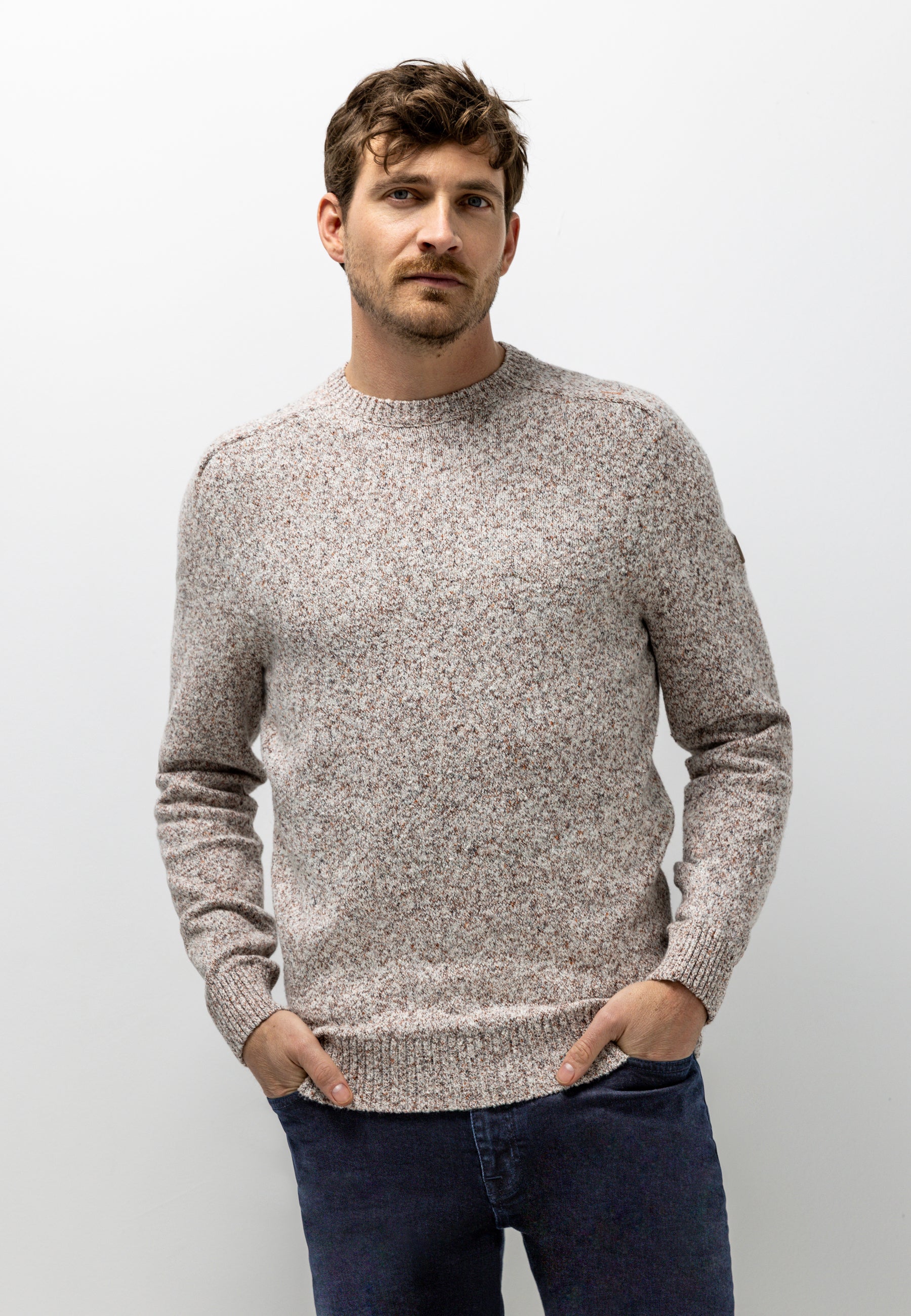Crew neck jumper with saddle sleeves