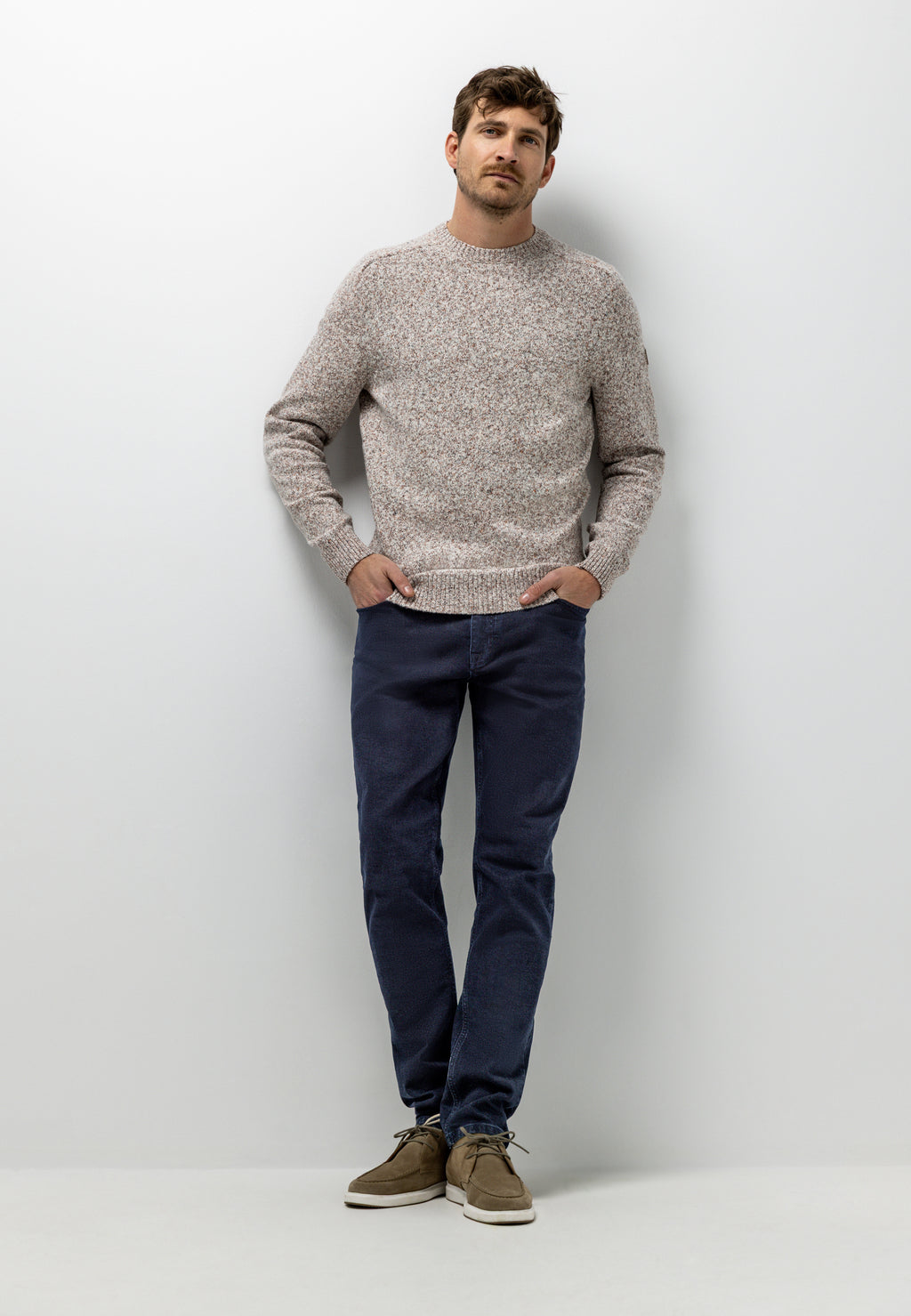 Crew neck jumper with saddle sleeves