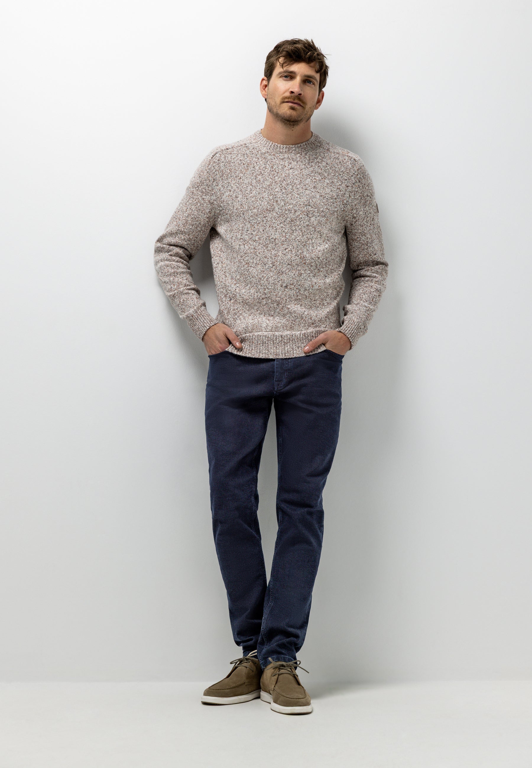 Crew neck jumper with saddle sleeves
