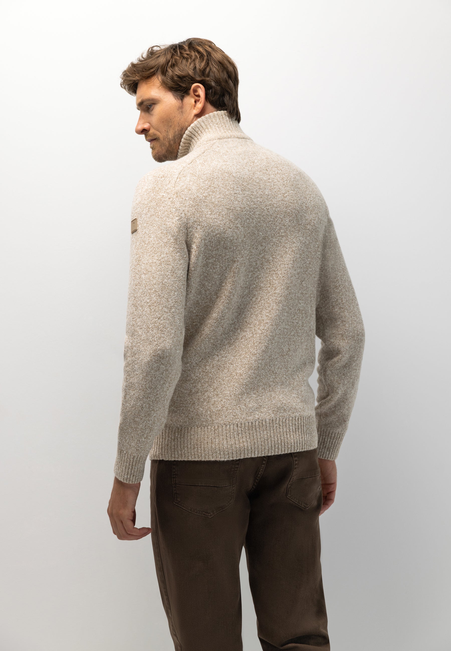Chunky-knit jumper with half zip