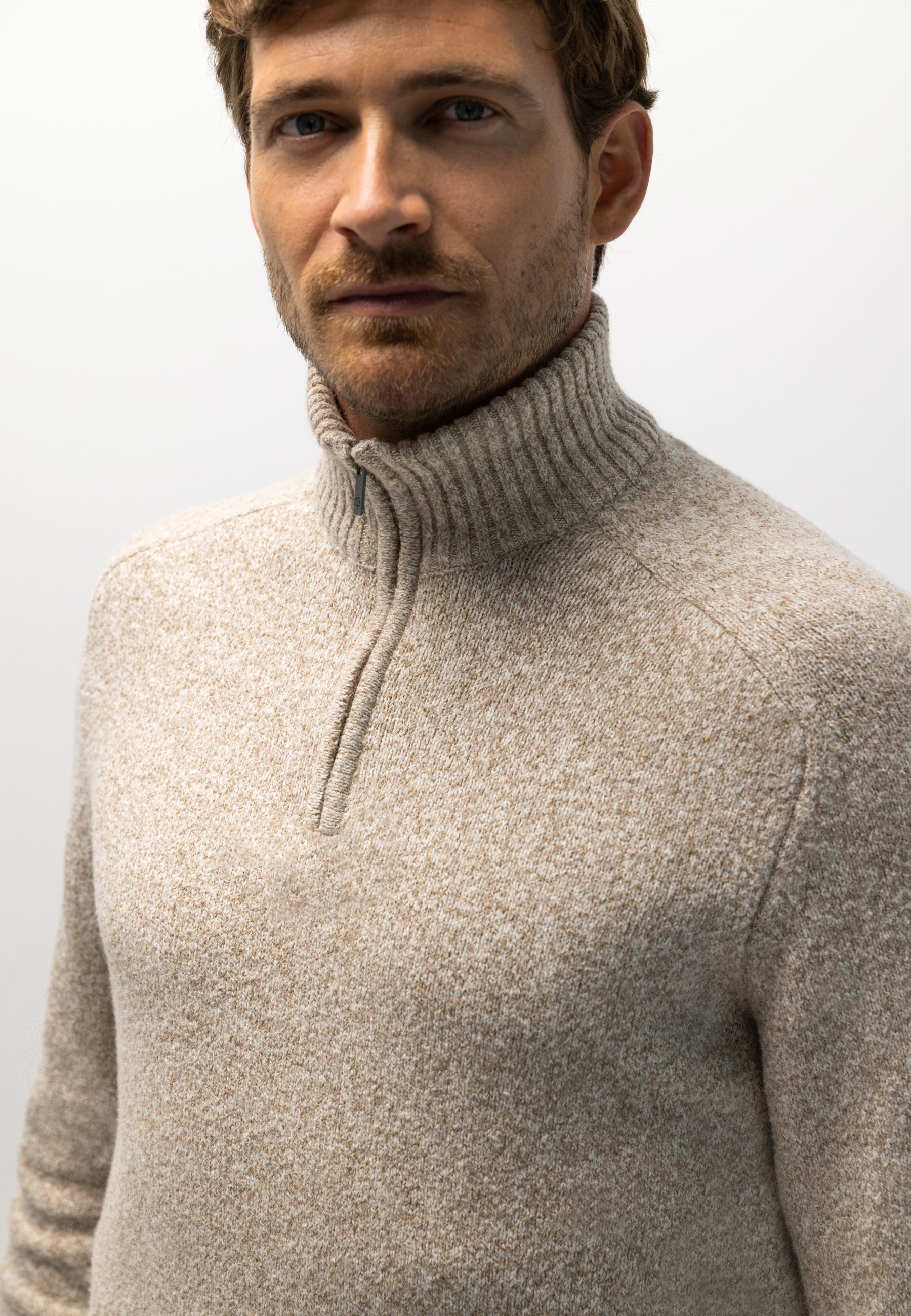 Chunky-knit jumper with half zip