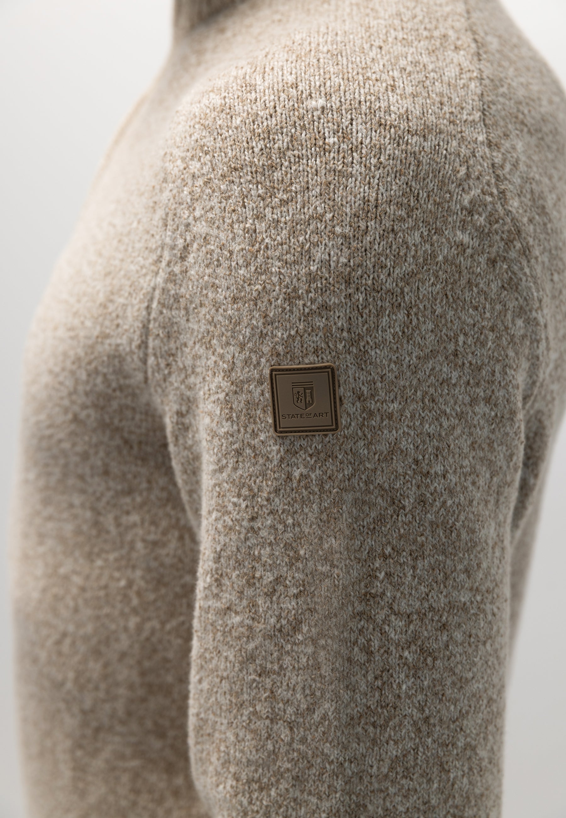 Chunky-knit jumper with half zip