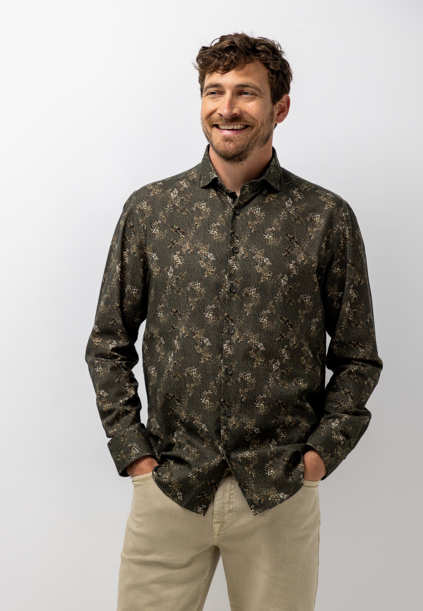 Twill shirt with botanical print