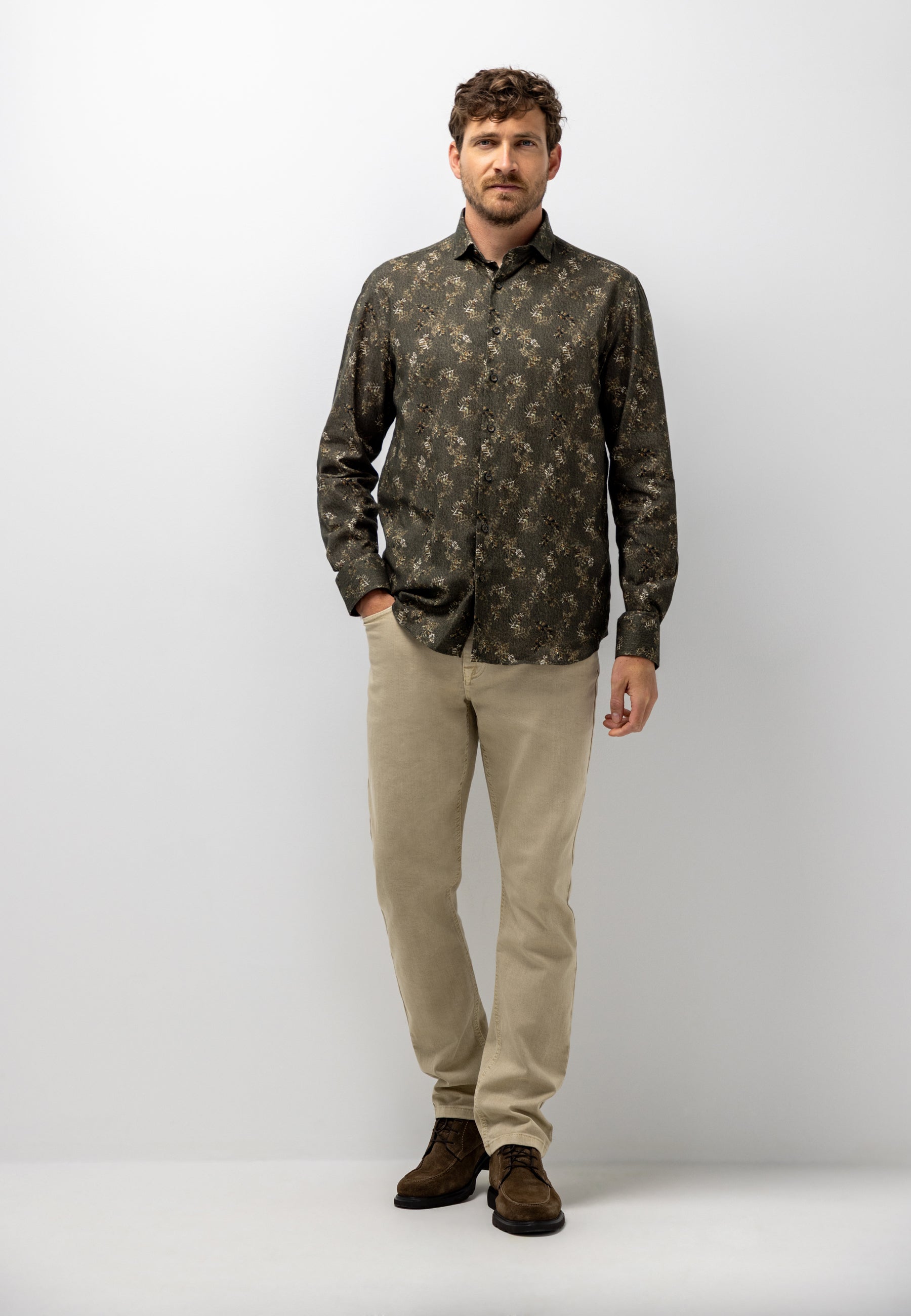 Twill shirt with botanical print