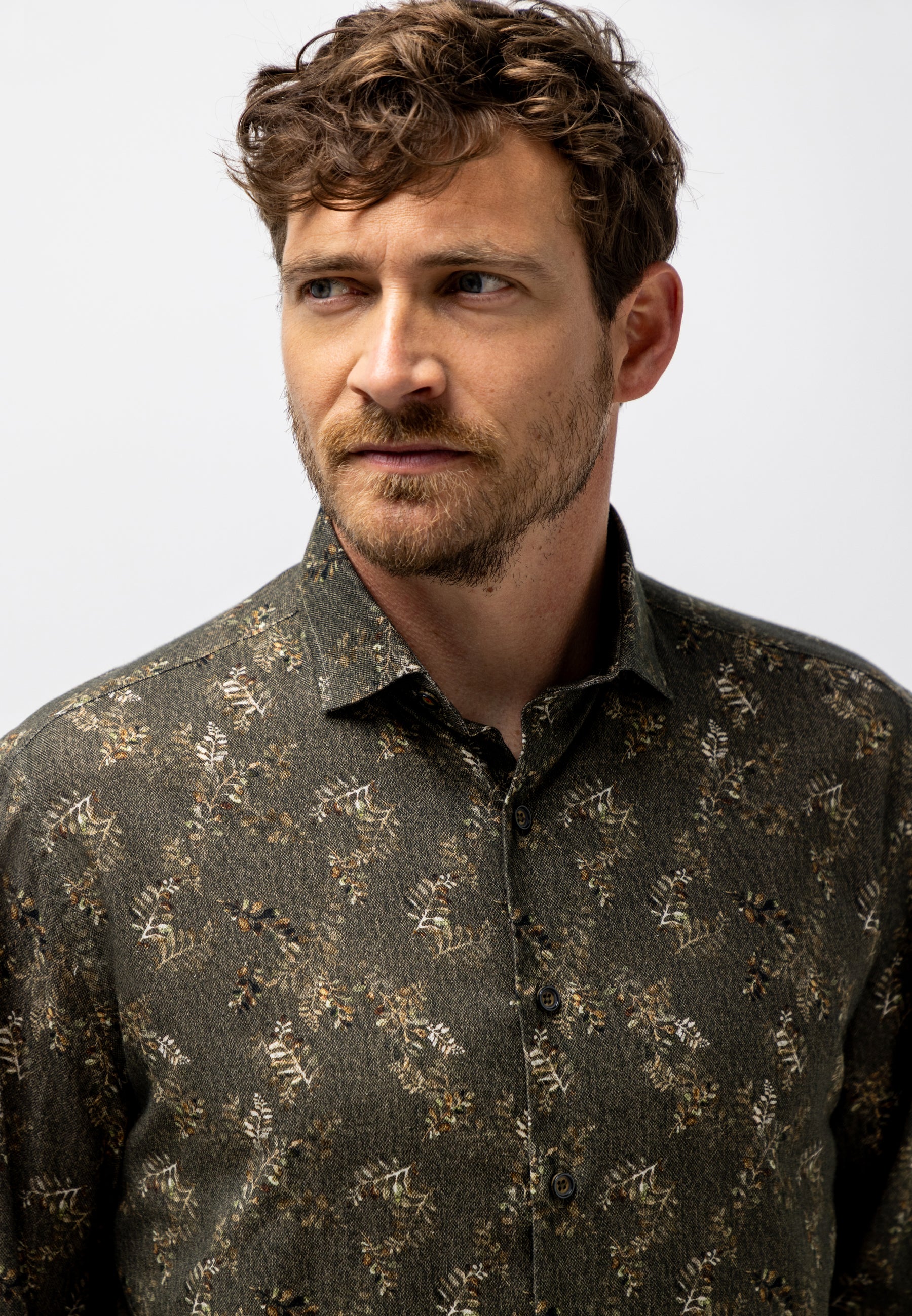 Twill shirt with botanical print