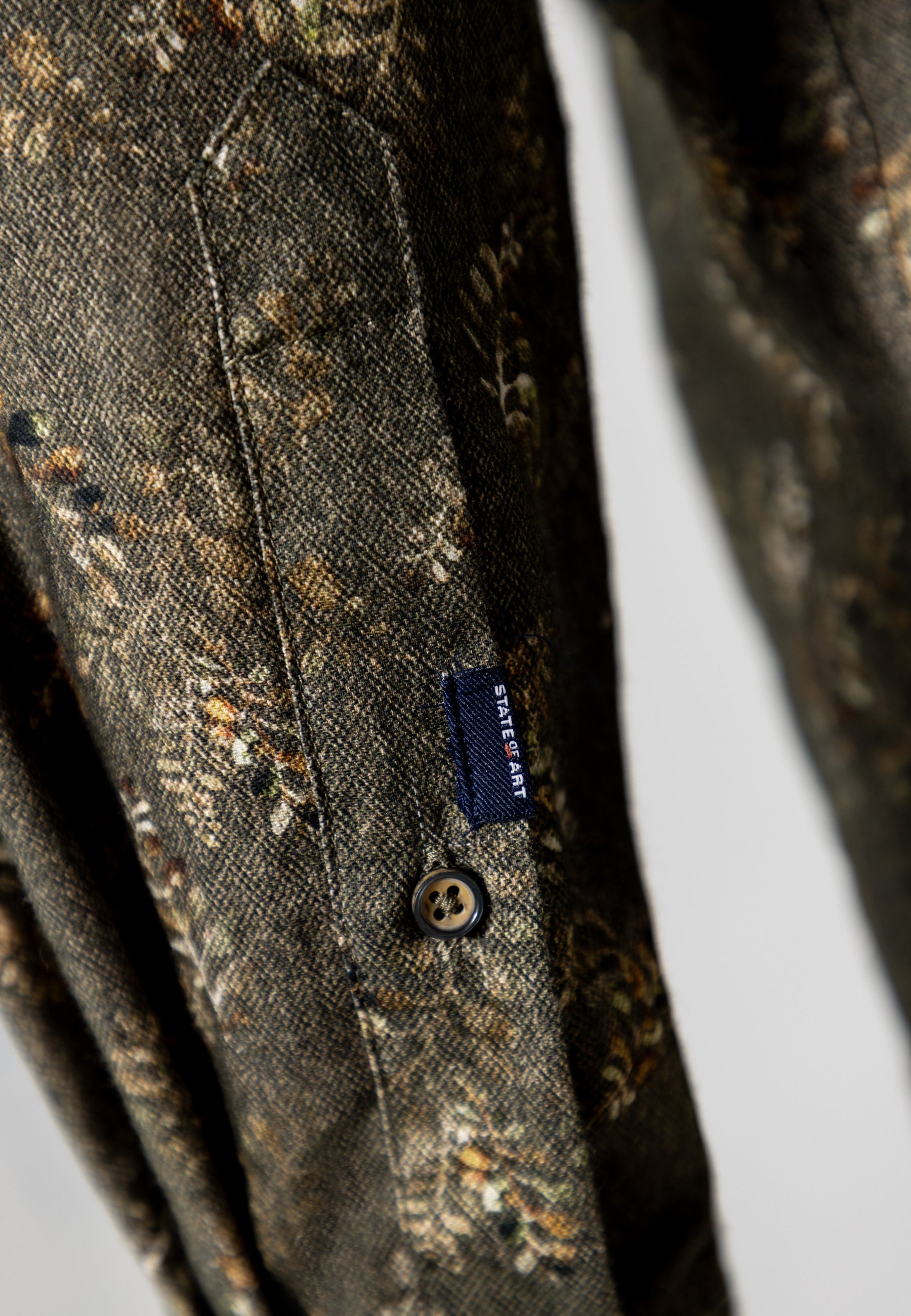 Twill shirt with botanical print