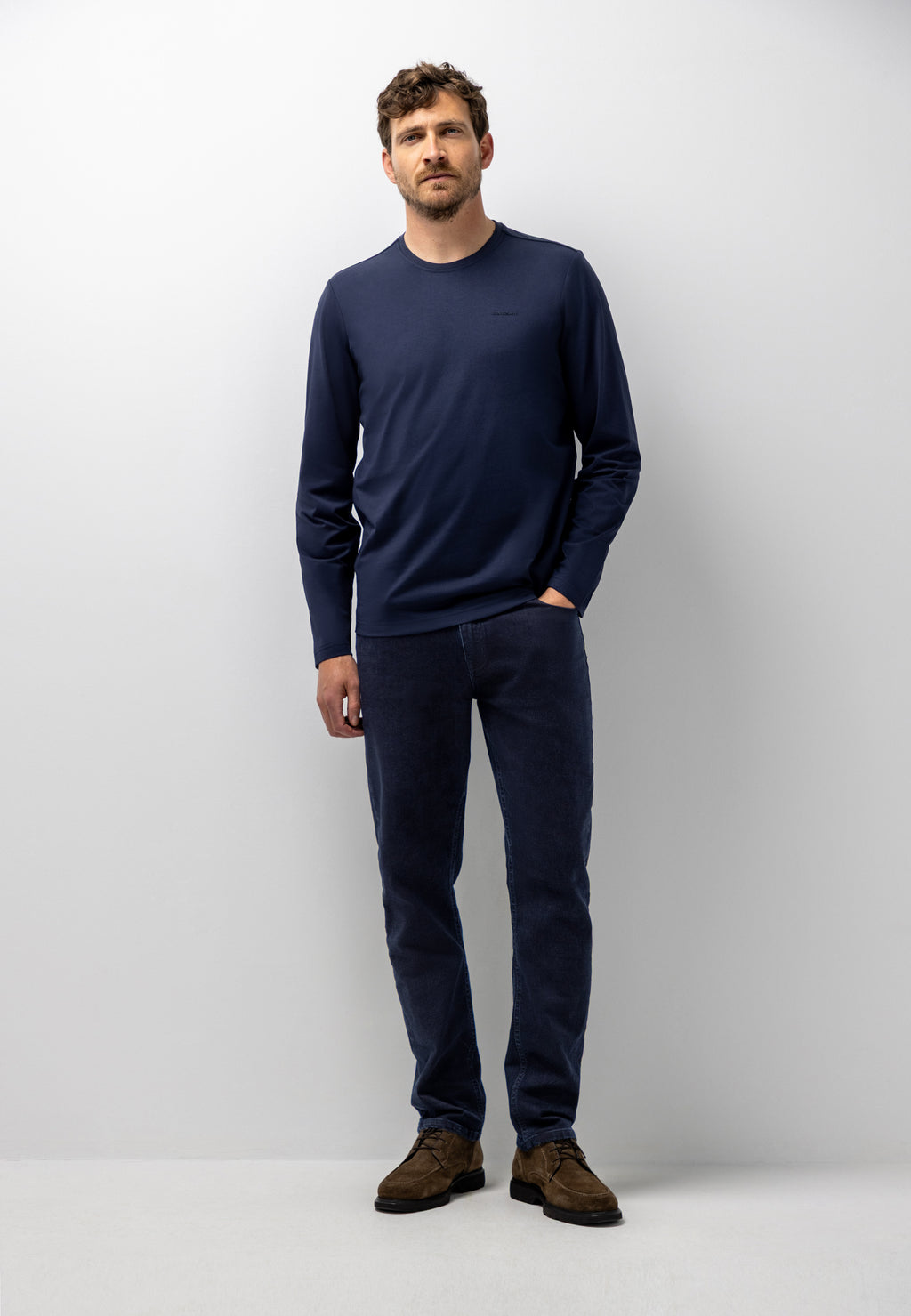 Long-sleeved T-shirt