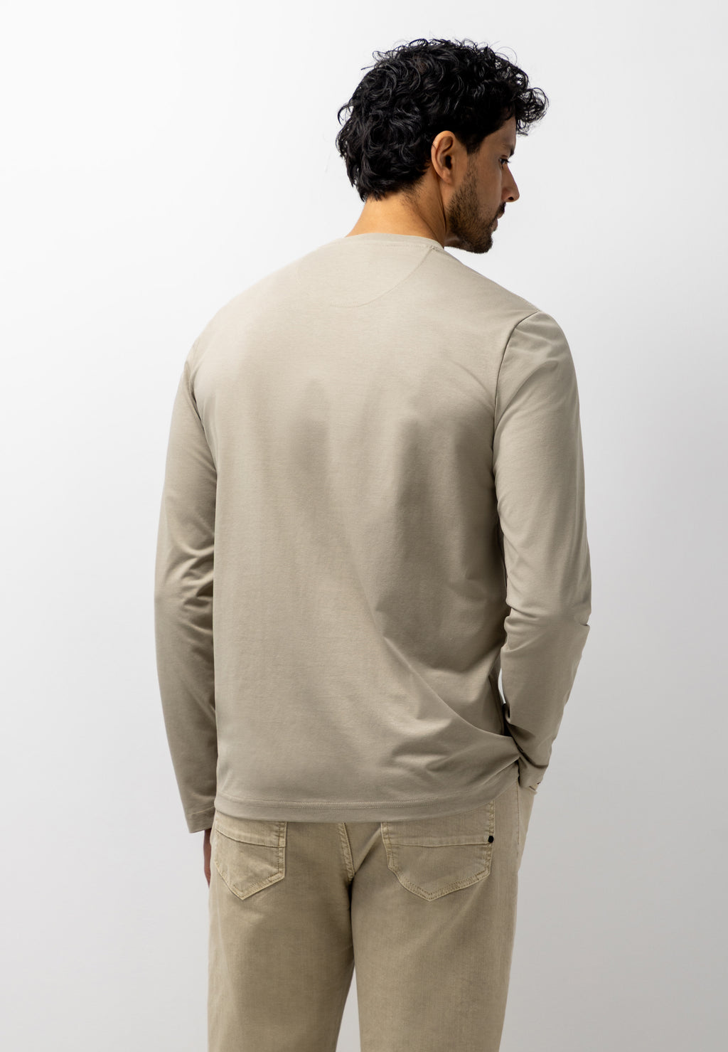 Long-sleeved T-shirt